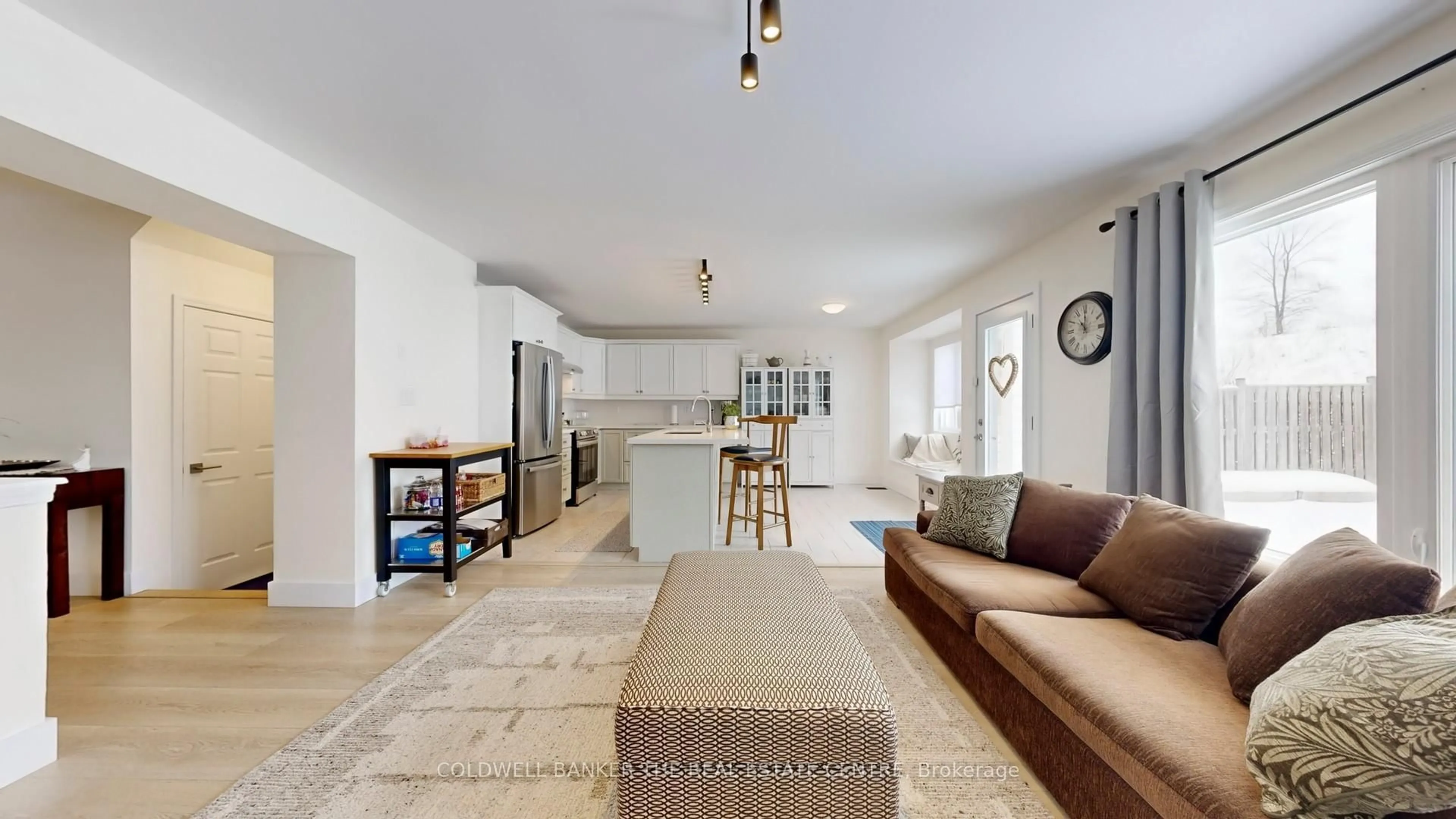 Living room with furniture, unknown for 40 Steele St, New Tecumseth Ontario L9R 0E6