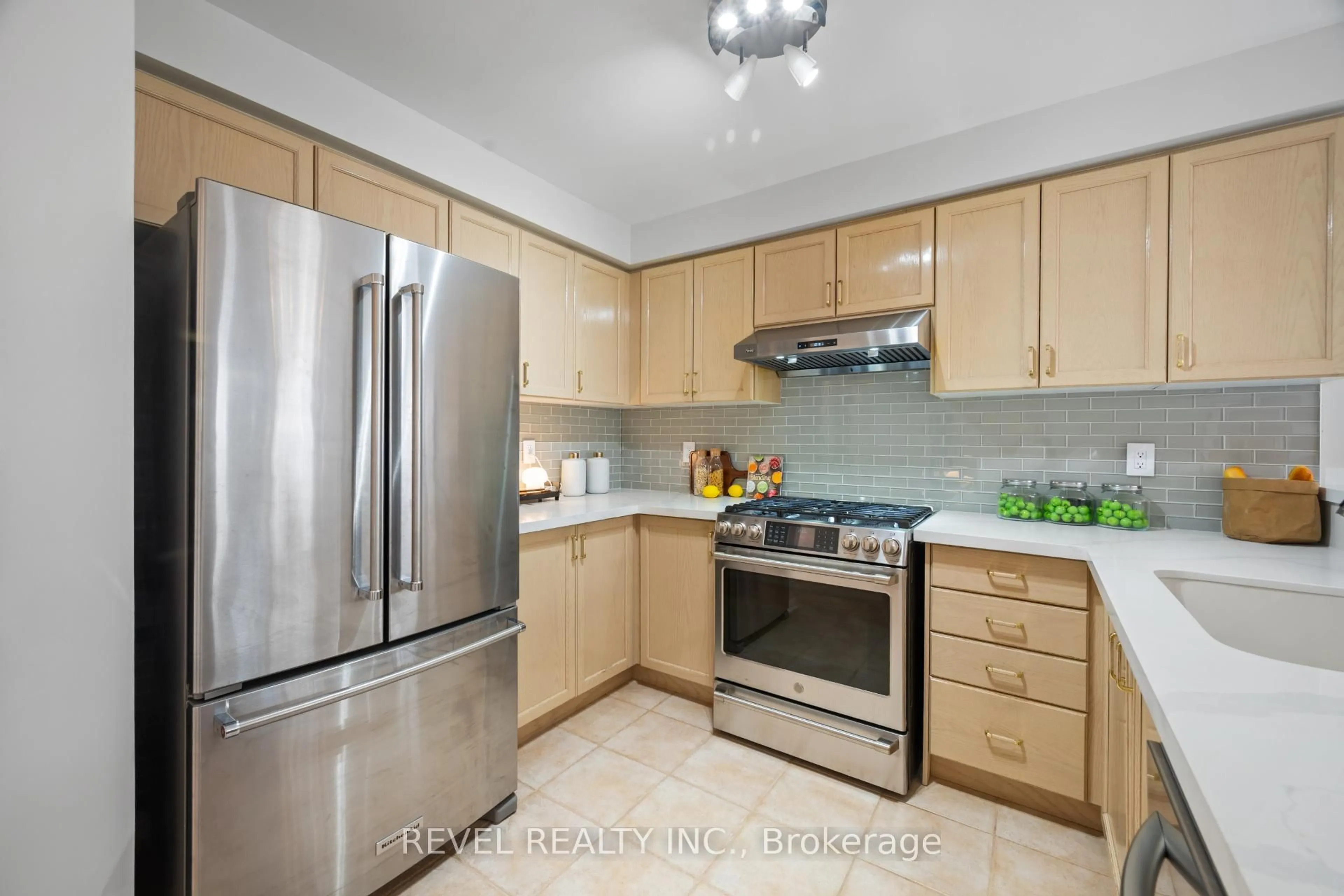 Standard kitchen, unknown for 10 Dinsdale Dr, Vaughan Ontario L4H 2M5