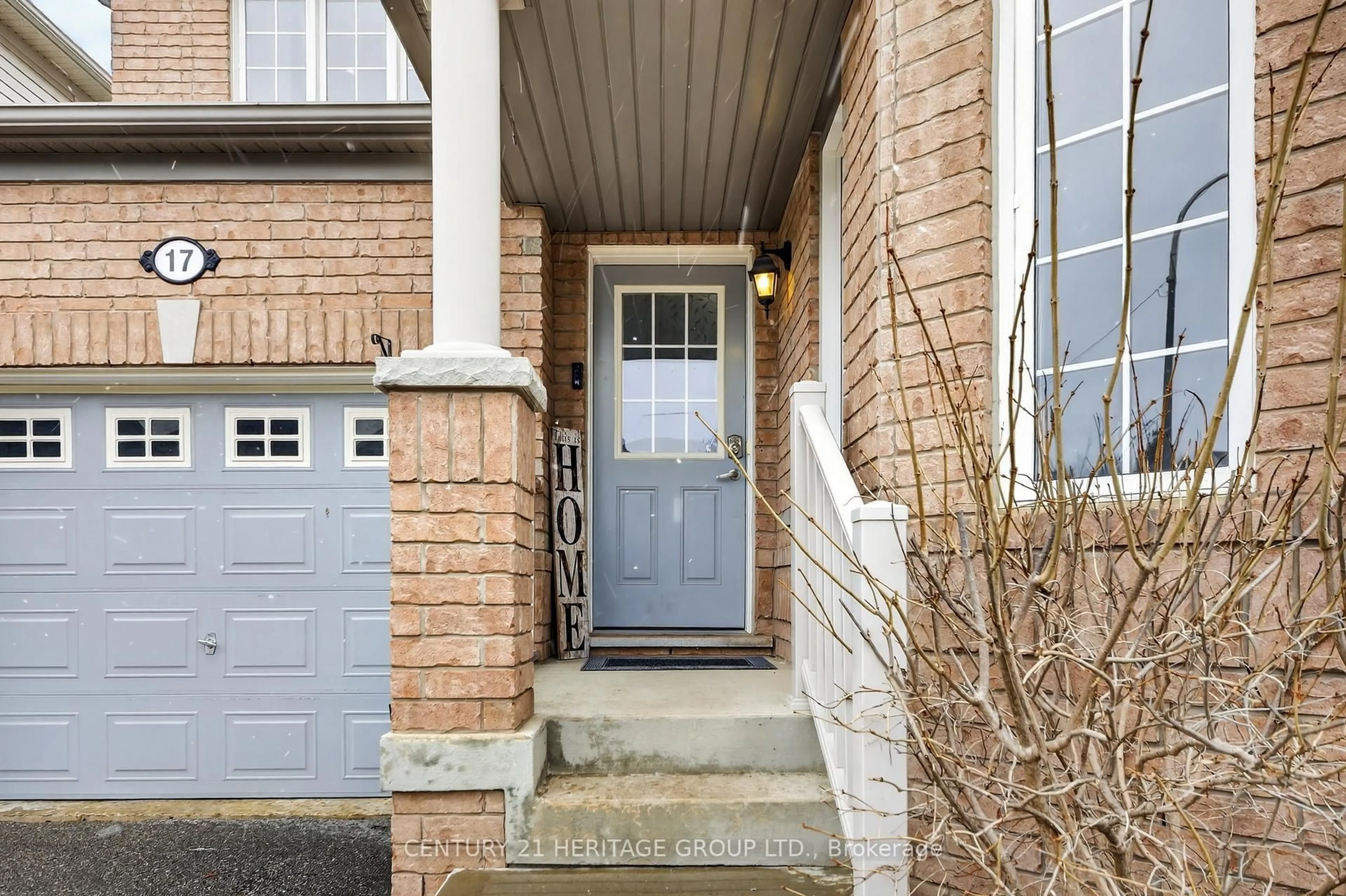 Indoor entryway for 17 Gordon Dr, New Tecumseth Ontario L9R 0J1