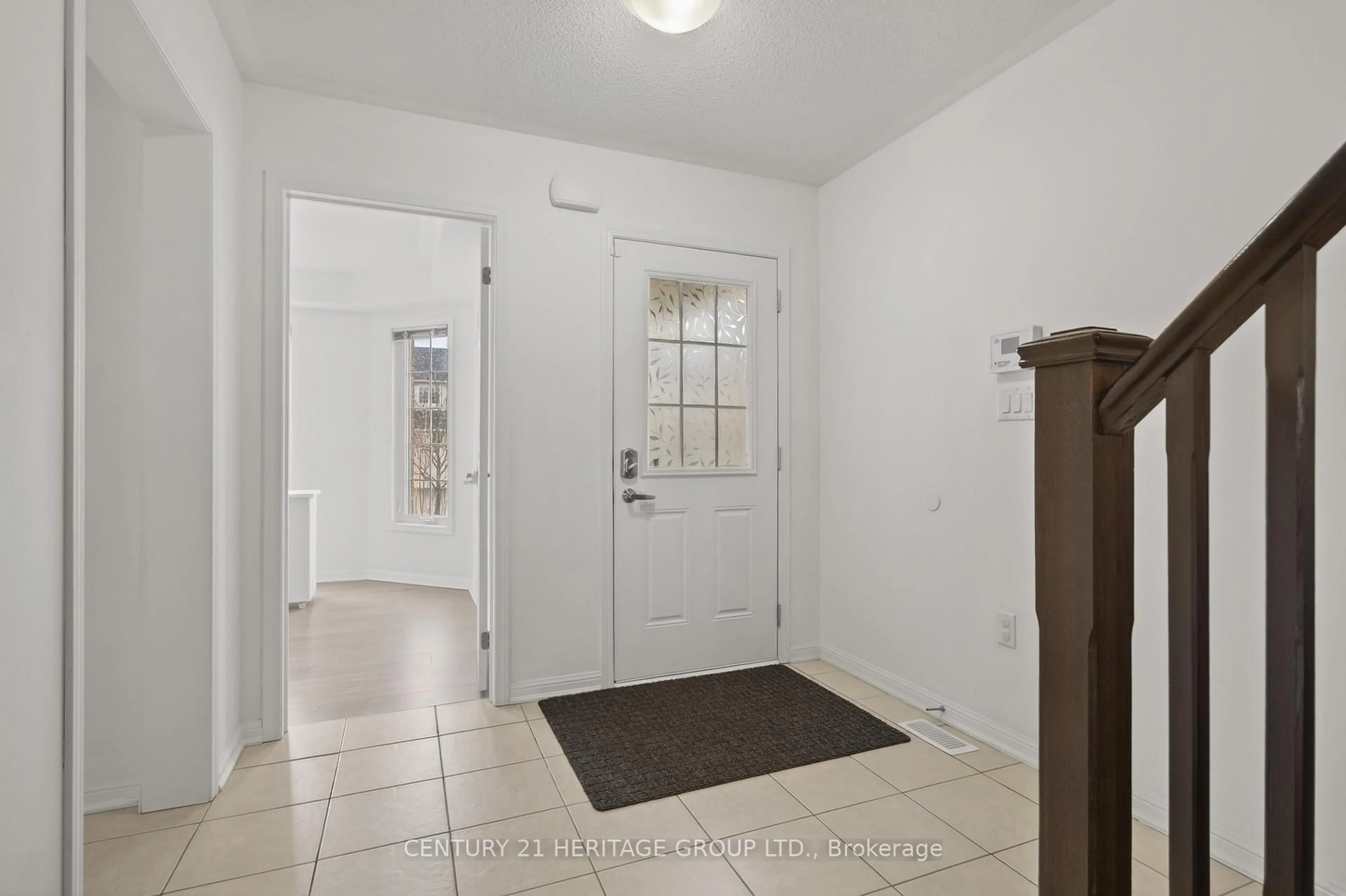 Indoor entryway for 17 Gordon Dr, New Tecumseth Ontario L9R 0J1