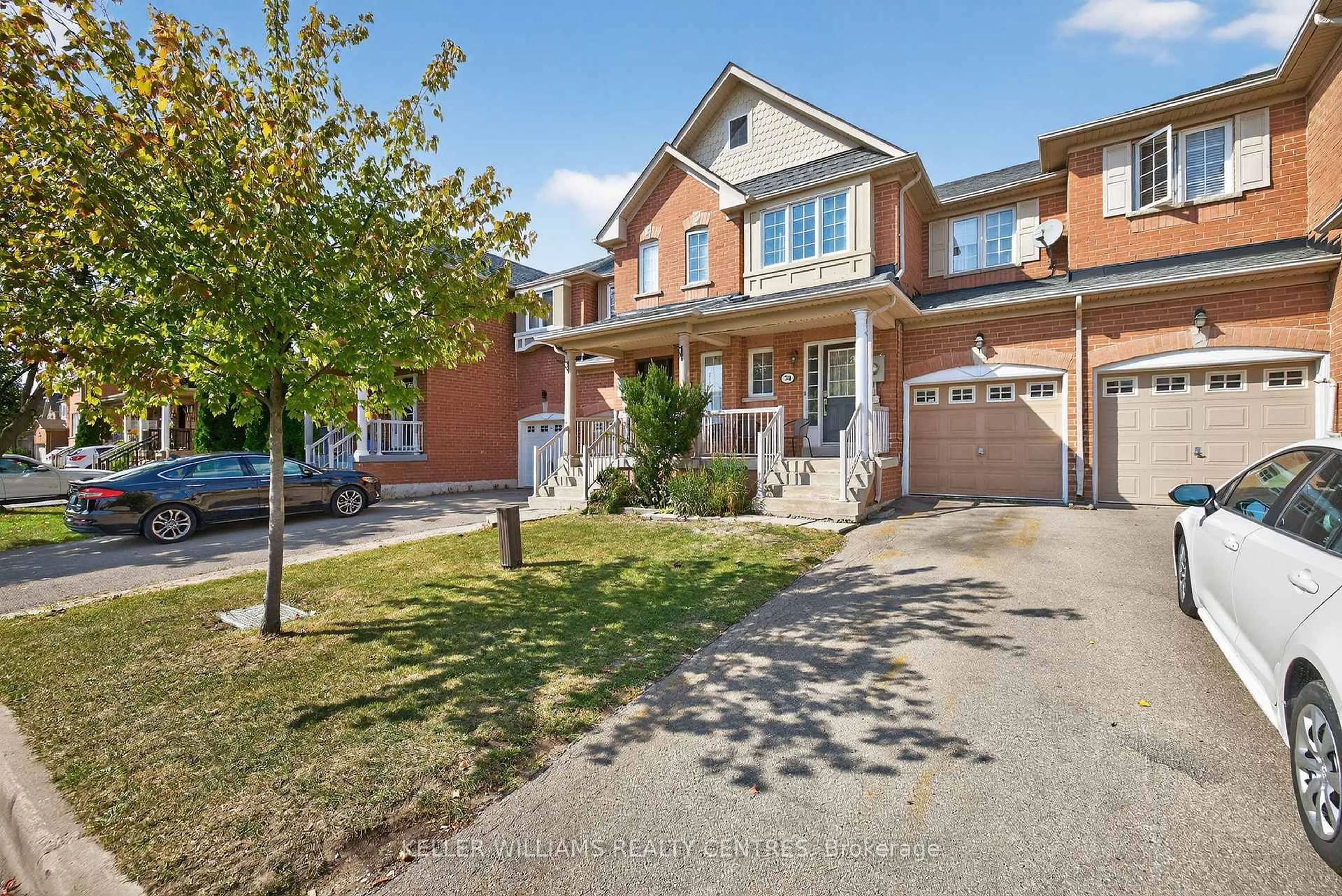 Home with brick exterior material, street for 70 Burgess Cres, Newmarket Ontario L3X 2T7
