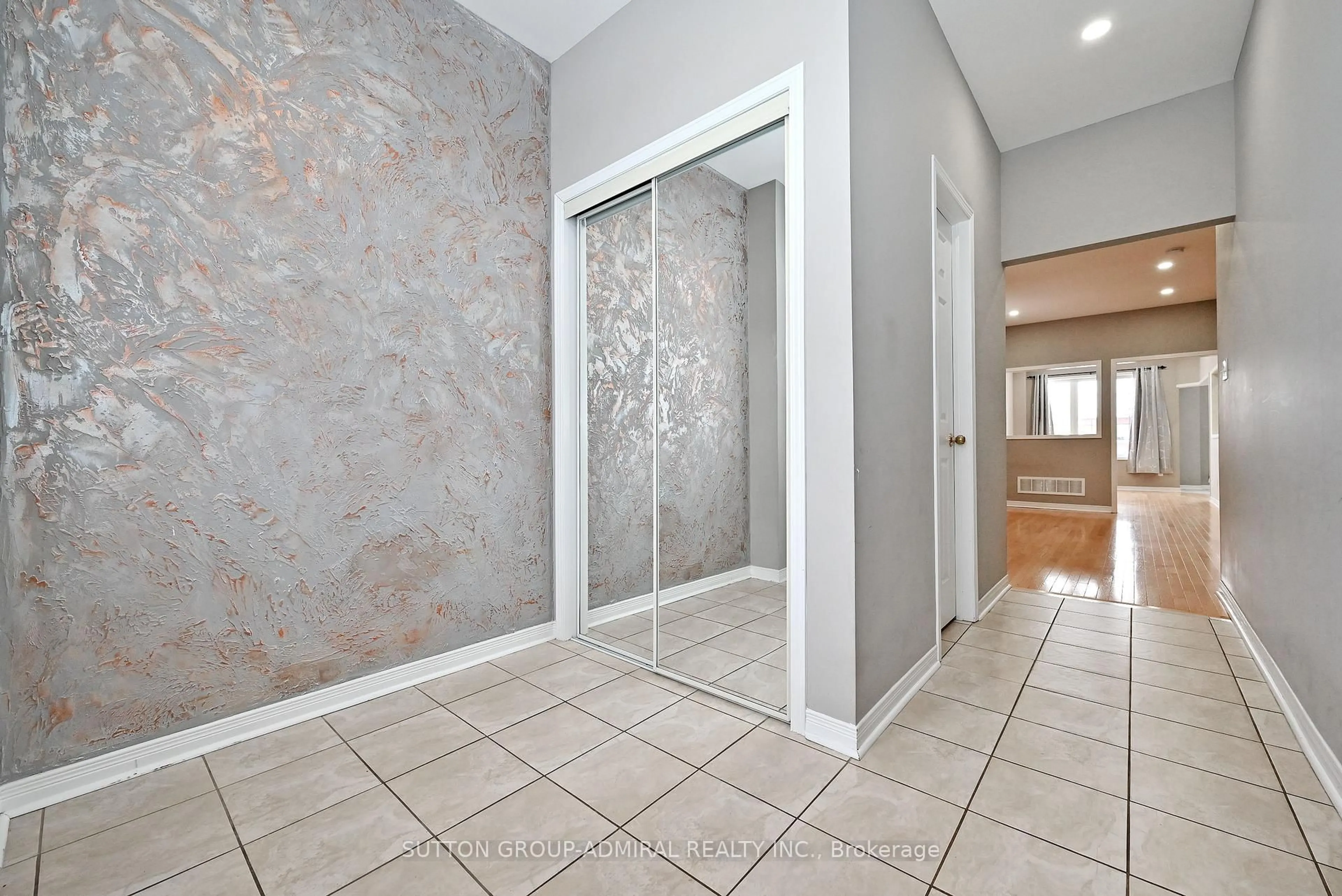 Indoor entryway for 41 Big Hill Cres, Vaughan Ontario L6A 4S1
