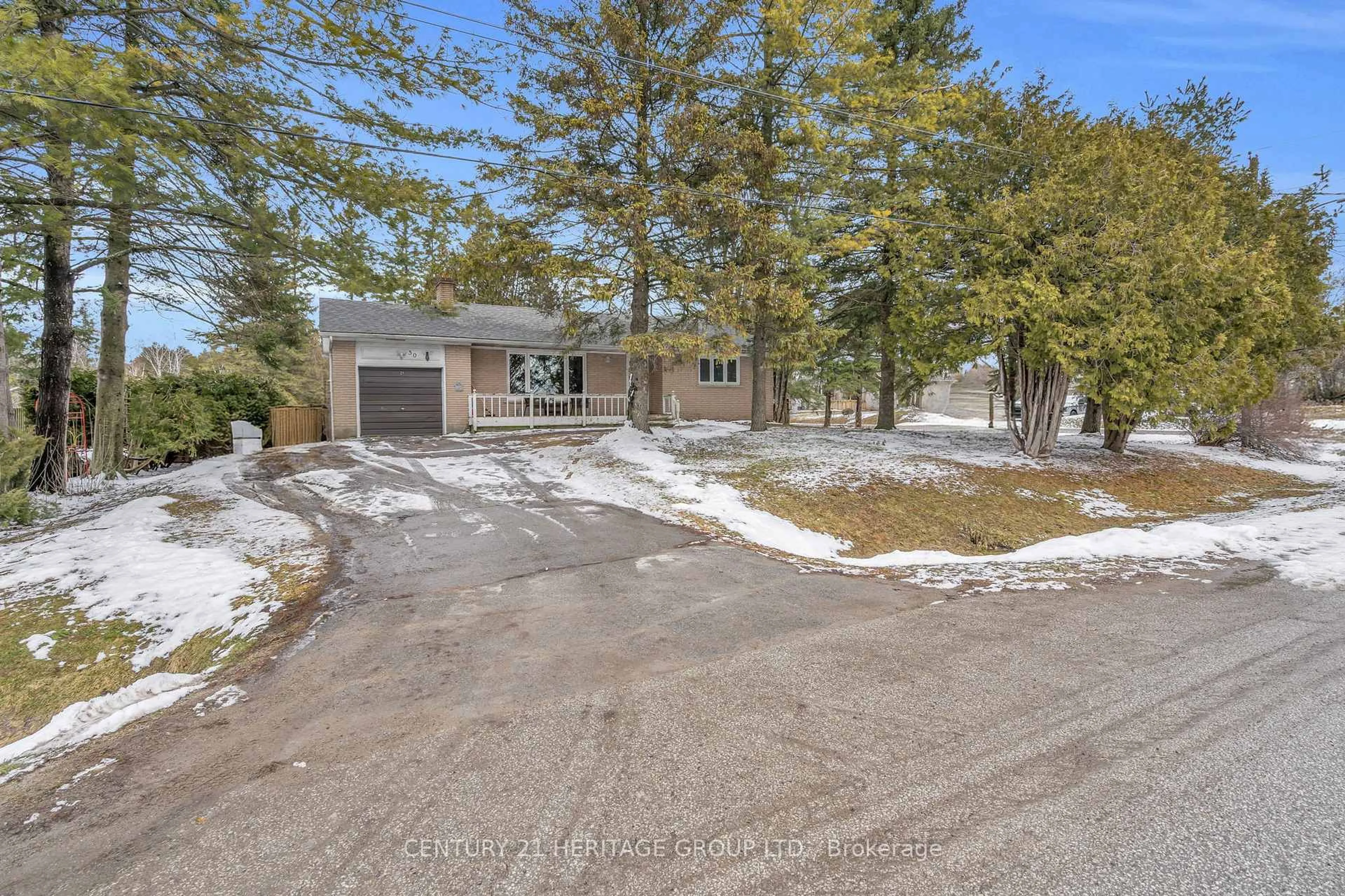 A pic from outside/outdoor area/front of a property/back of a property/a pic from drone, street for 50 Main St, Georgina Ontario L0E 1N0