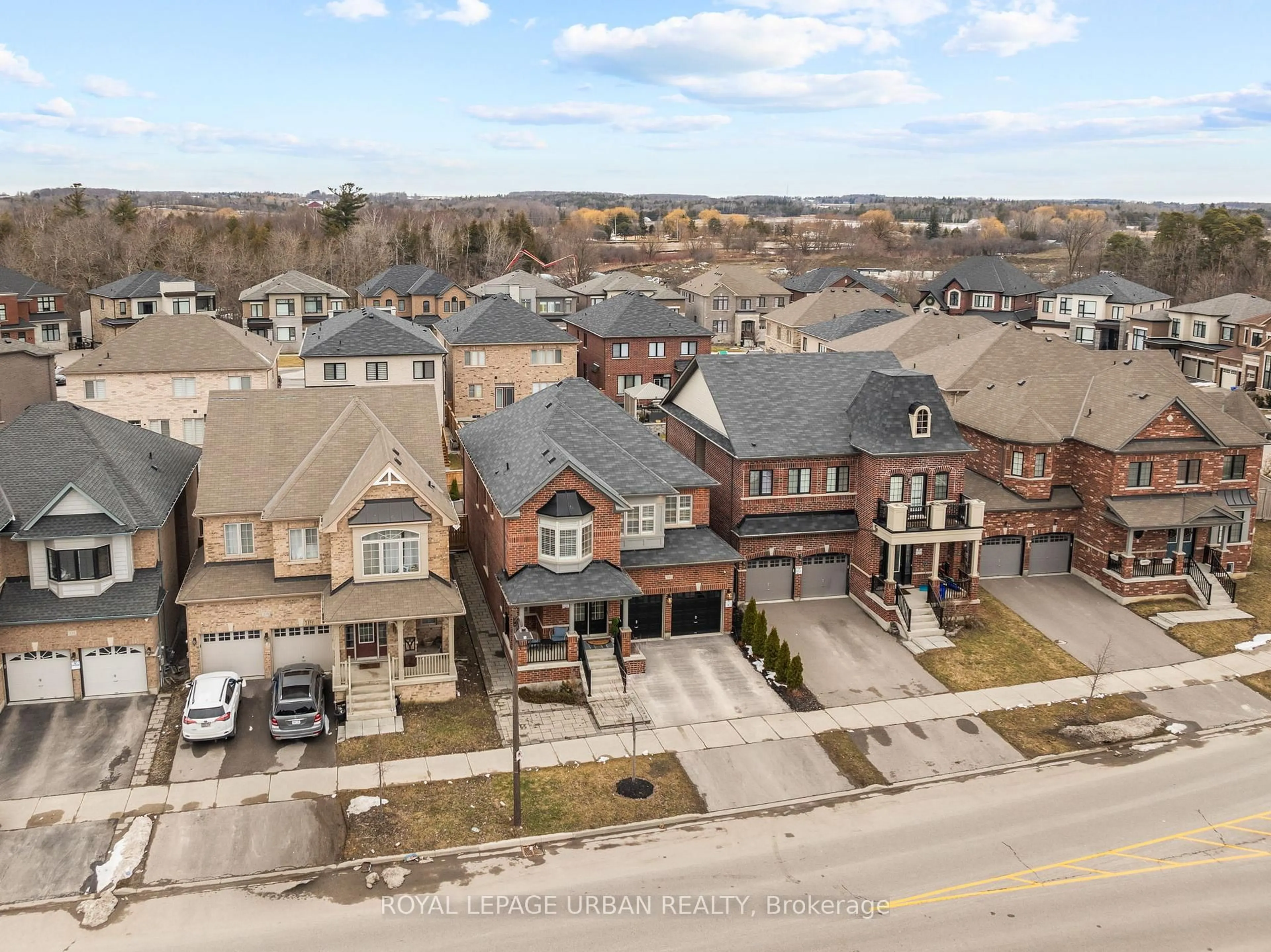 A pic from outside/outdoor area/front of a property/back of a property/a pic from drone, street for 343 Baker Hill Blvd, Whitchurch-Stouffville Ontario L4A 4P2