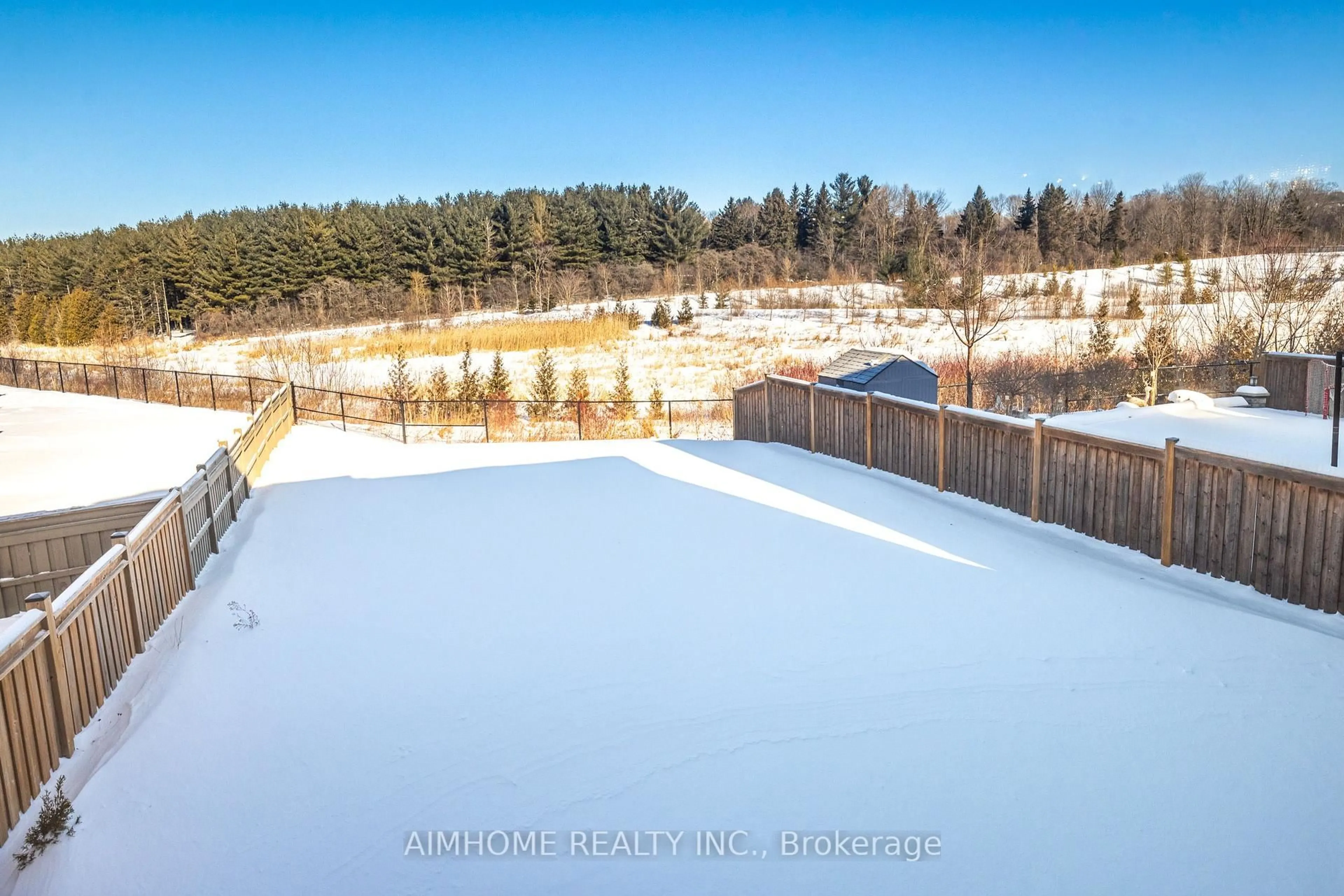 A pic from outside/outdoor area/front of a property/back of a property/a pic from drone, water/lake/river/ocean view for 122 Scrivener Dr, Aurora Ontario L4G 0Y8