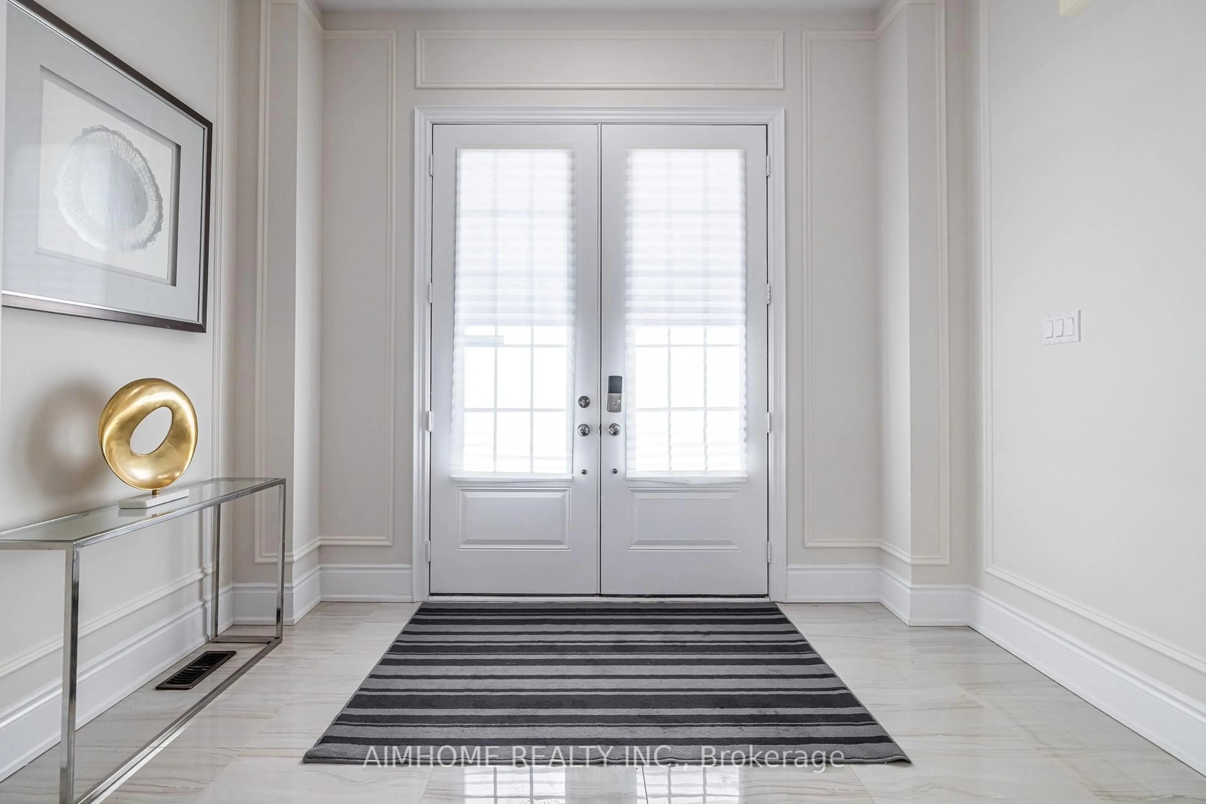 Indoor entryway for 122 Scrivener Dr, Aurora Ontario L4G 0Y8