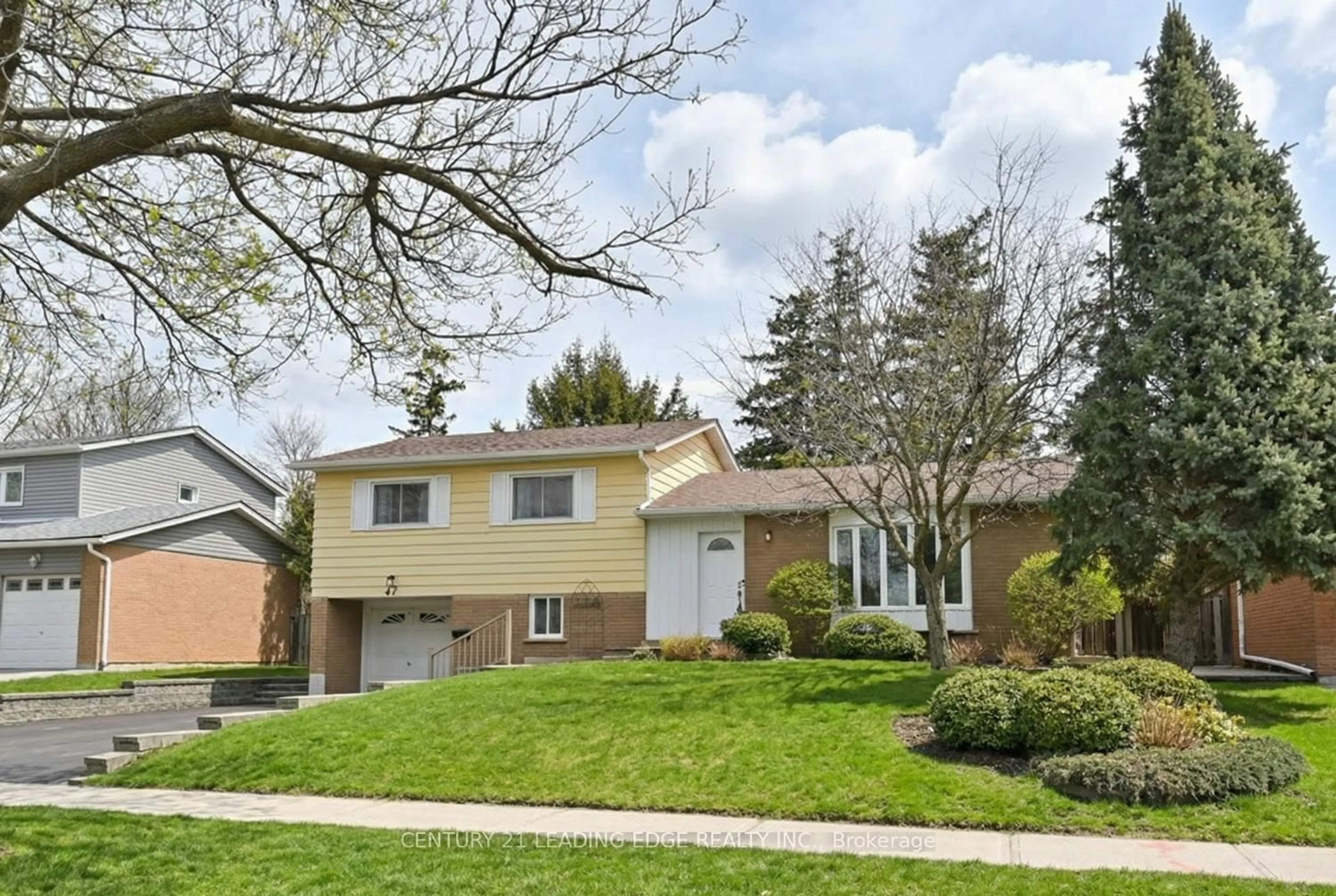 Home with vinyl exterior material, street for 47 Wootten Way, Markham Ontario L3P 2Y3