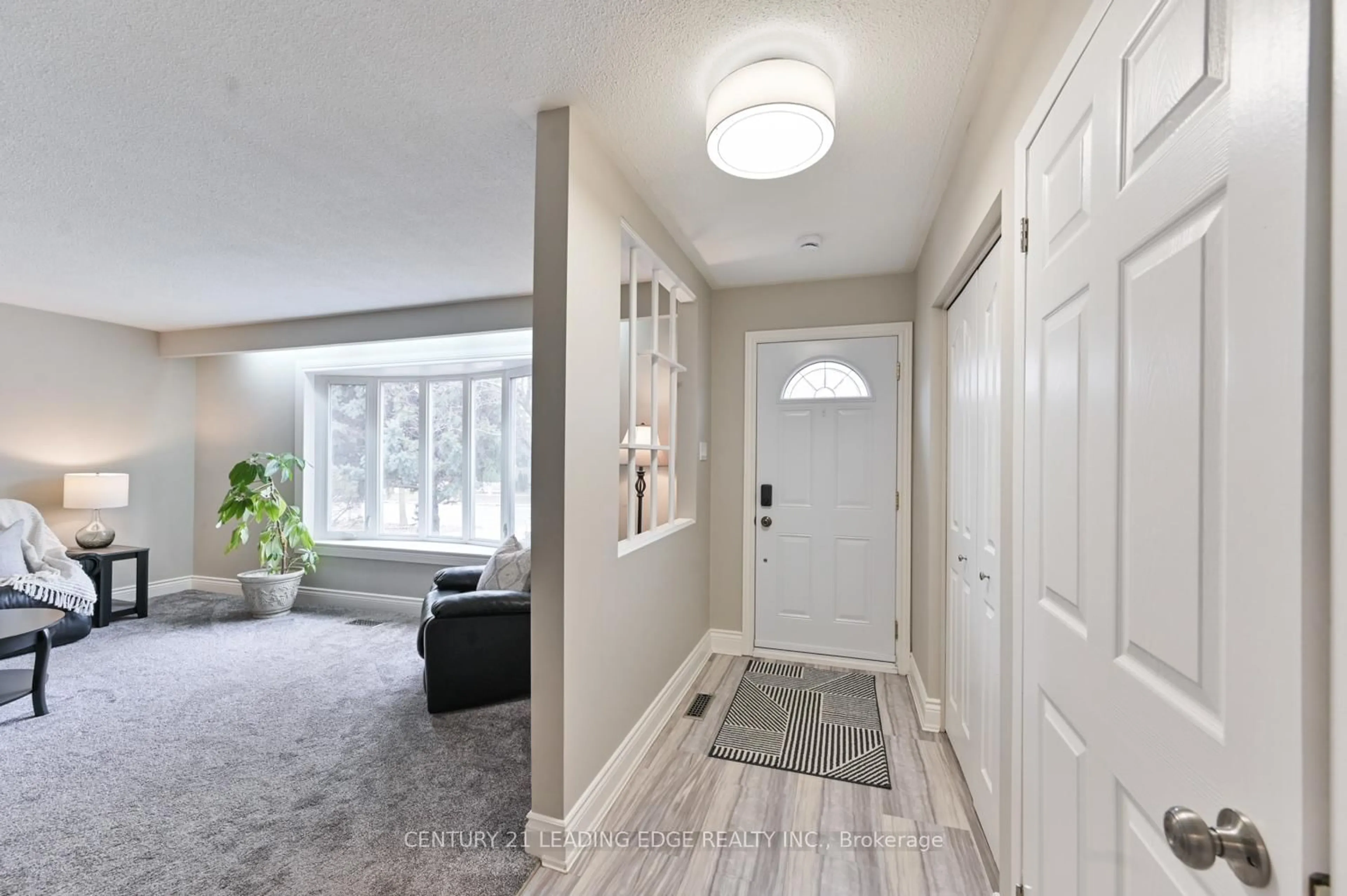 Indoor entryway for 47 Wootten Way, Markham Ontario L3P 2Y3
