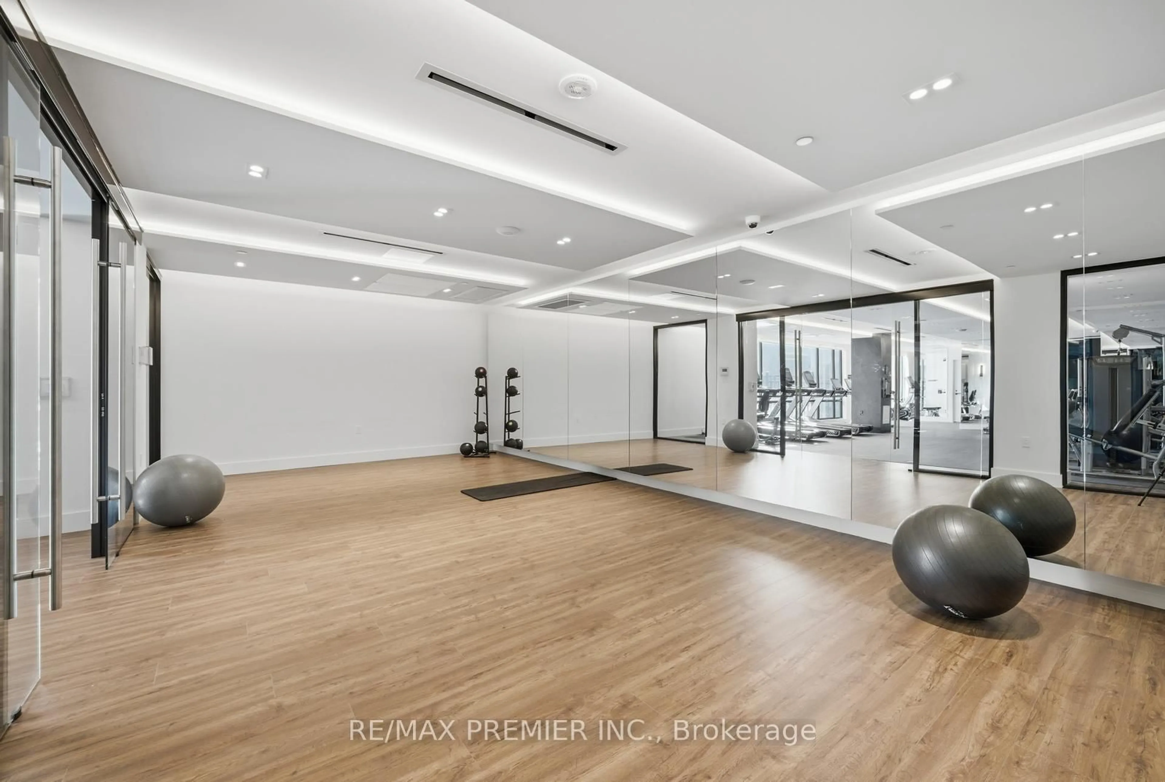 Gym or fitness room for 2075 King Rd #435, King Ontario L7B 0R6