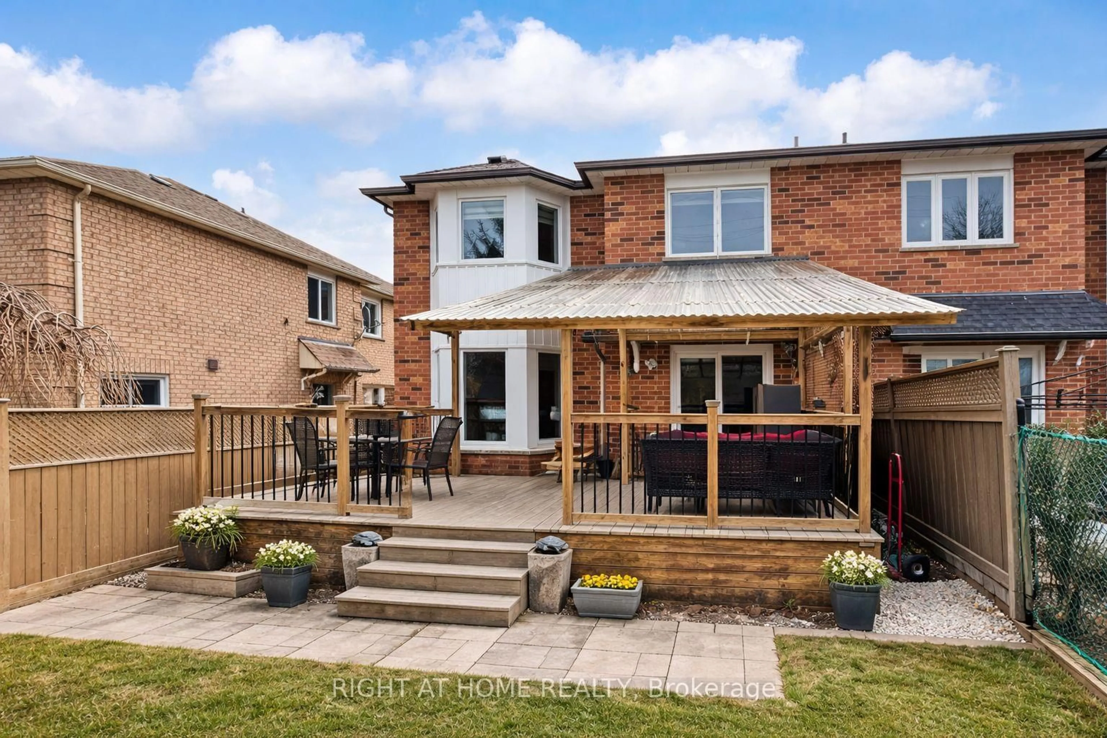 Home with brick exterior material, street for 559 Walpole Cres, Newmarket Ontario L3X 2B5