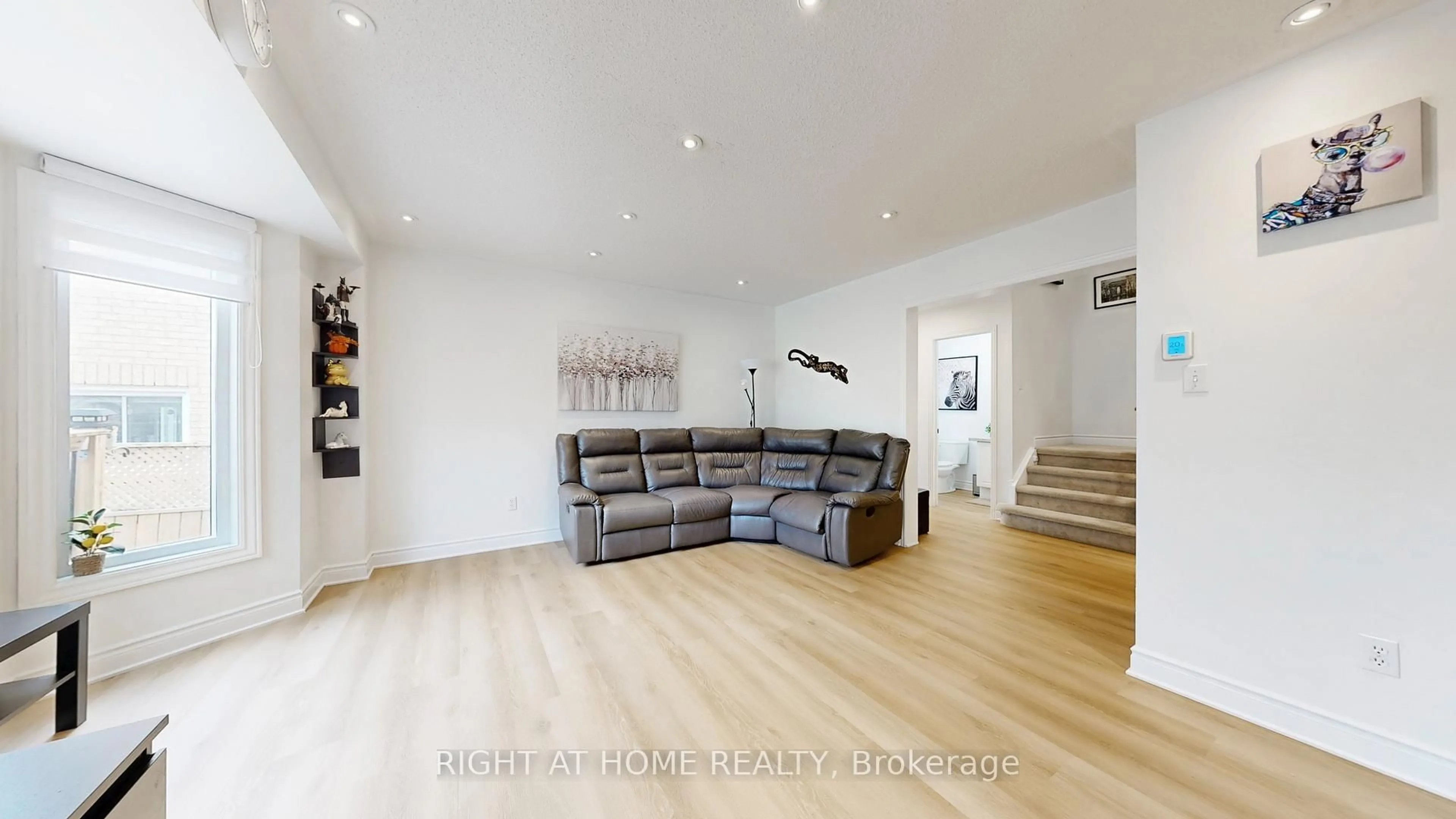 Unknown for 559 Walpole Cres, Newmarket Ontario L3X 2B5