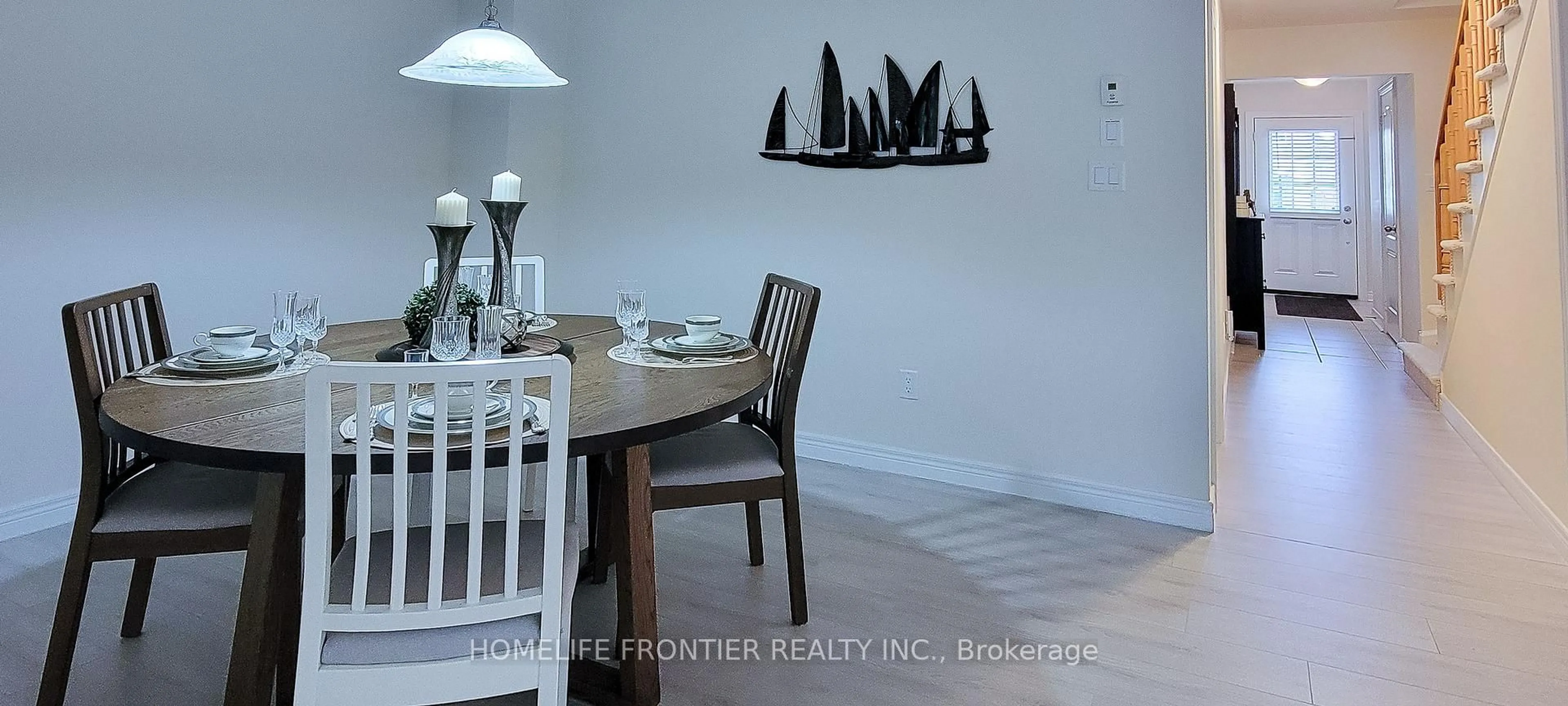 Dining room, wood/laminate floor for 43 Sundragon Tr, Bradford West Gwillimbury Ontario L3Z 0H4