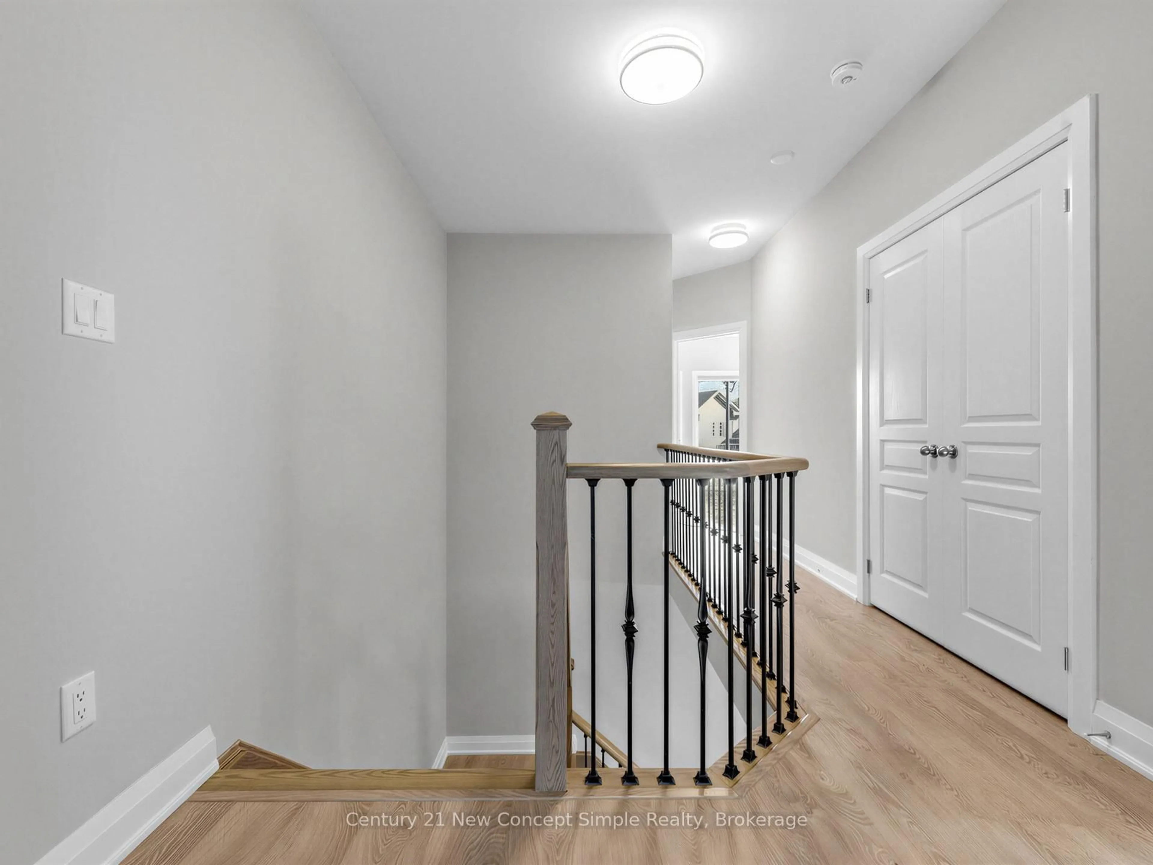 Indoor entryway for 95 Chouinard Way, Aurora Ontario L4G 1B7