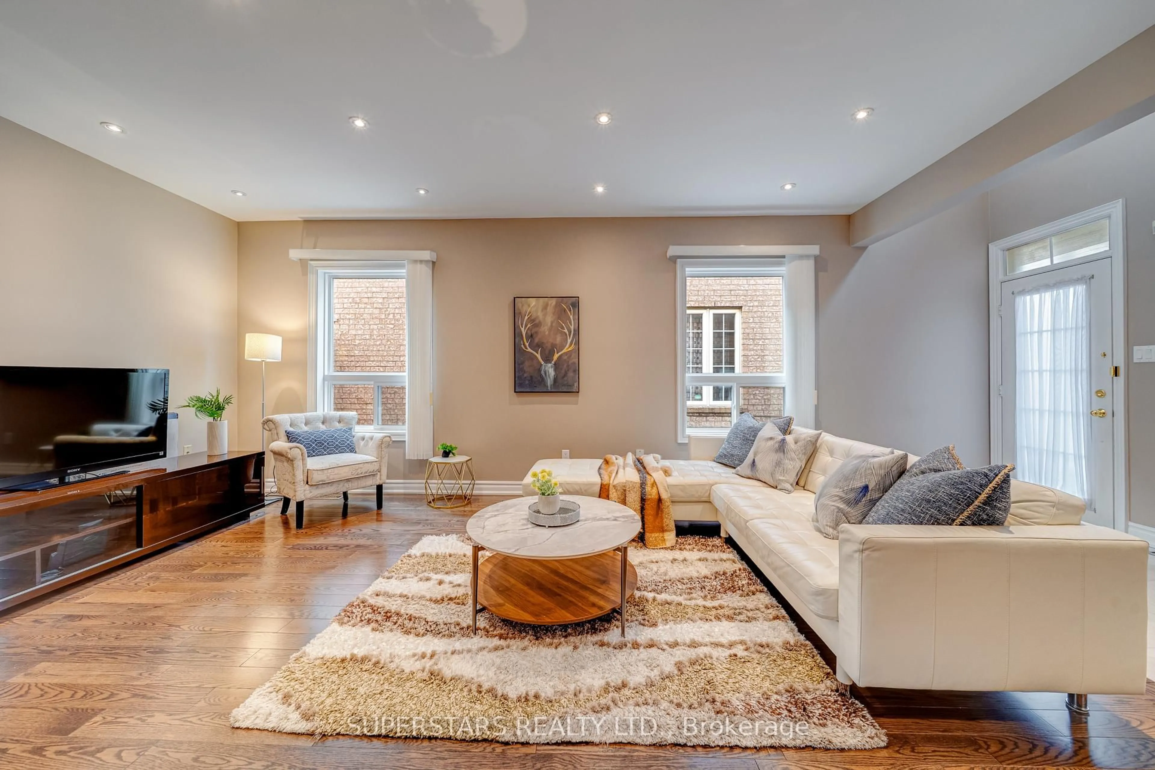 Living room with furniture, unknown for 84 Fortune Cres, Richmond Hill Ontario L4S 1T5