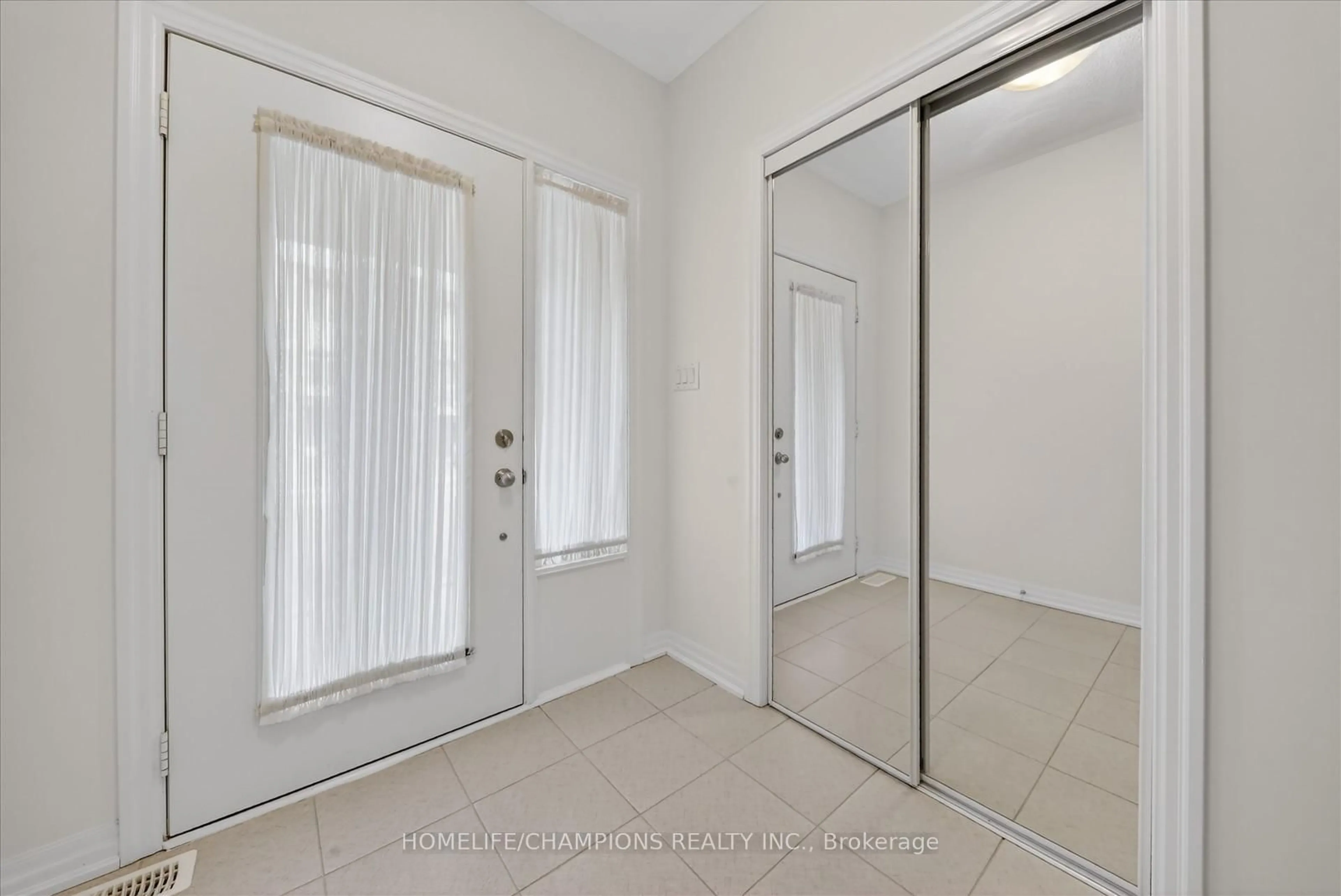 A pic of a room for 39 Delano Way, Newmarket Ontario L3X 0L4