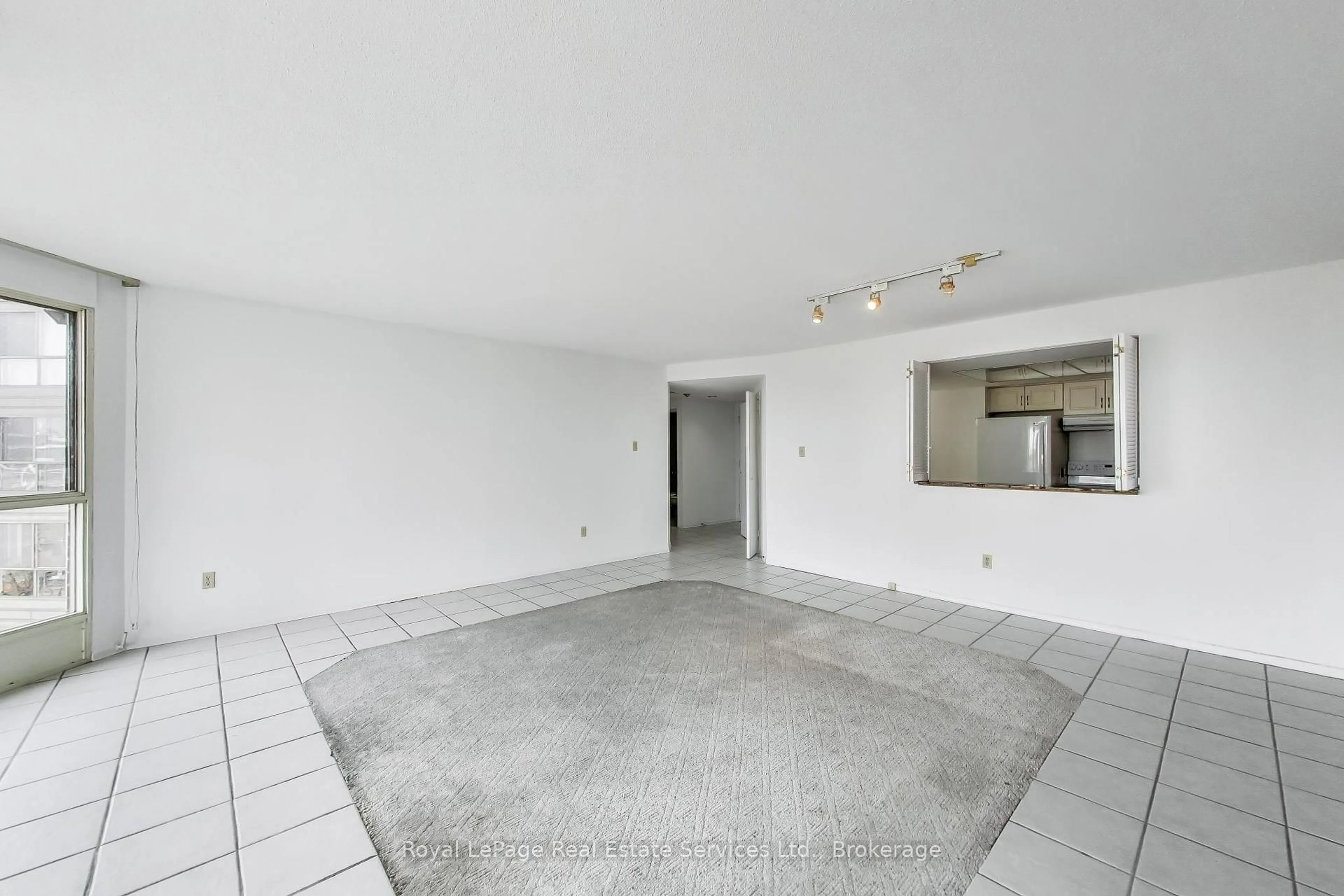 A pic of a room for 5 Weldrick Rd #611, Richmond Hill Ontario L4C 8S9