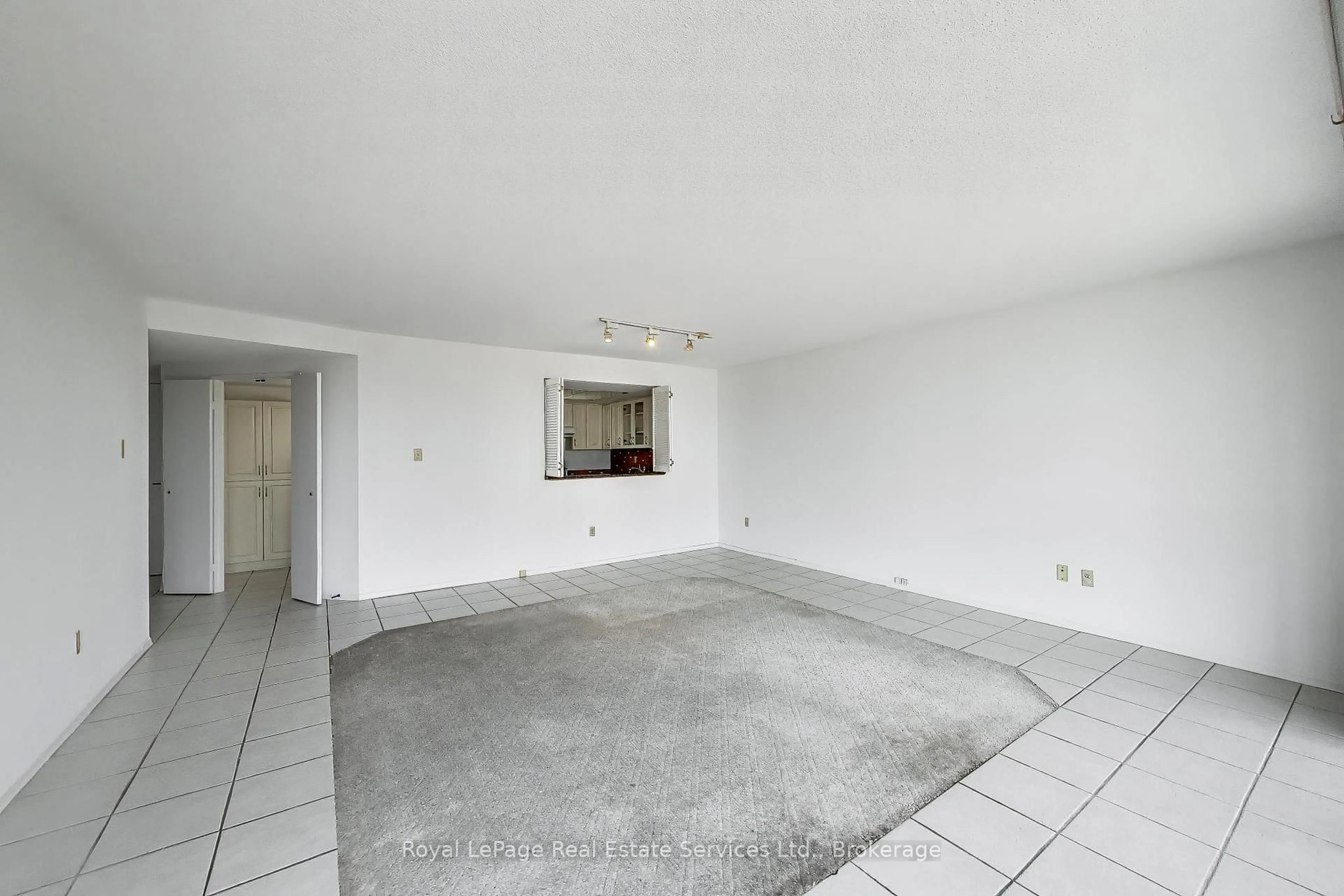 A pic of a room for 5 Weldrick Rd #611, Richmond Hill Ontario L4C 8S9