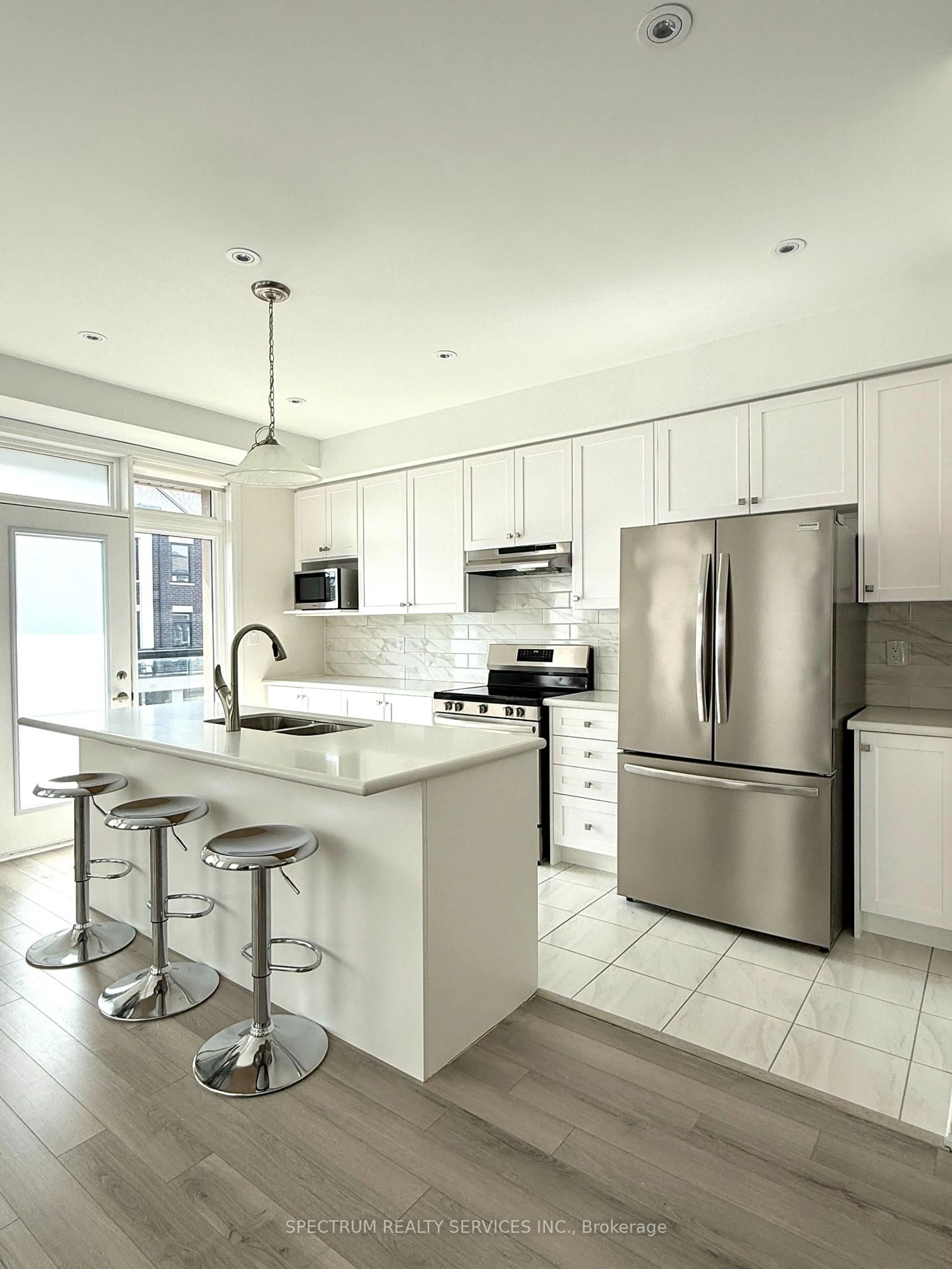Contemporary kitchen, unknown for 5 Riley Reed Lane, Richmond Hill Ontario L4S 0M3