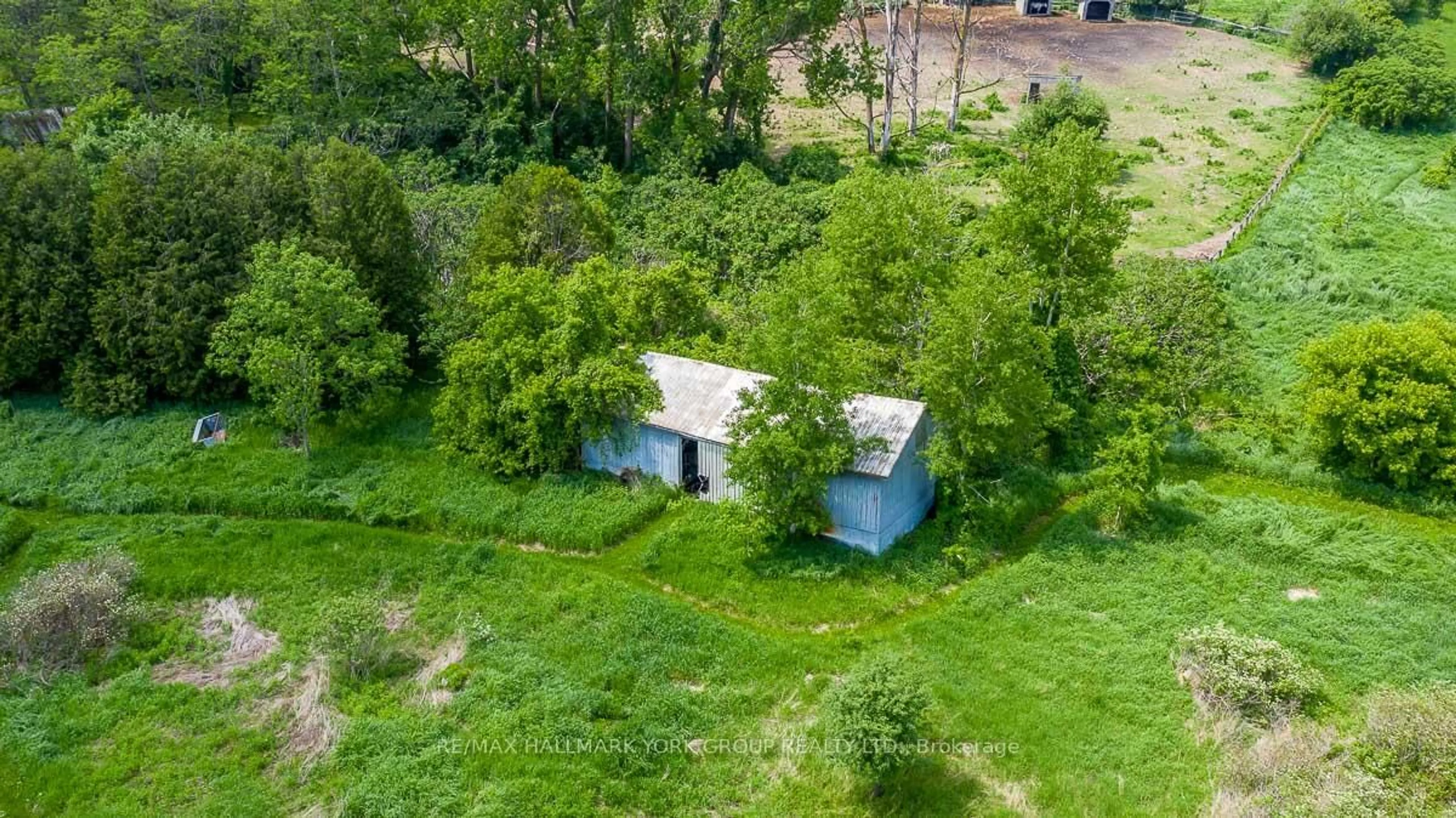 A pic from outside/outdoor area/front of a property/back of a property/a pic from drone, unknown for 15763 Dufferin St, King Ontario L7B 1K5