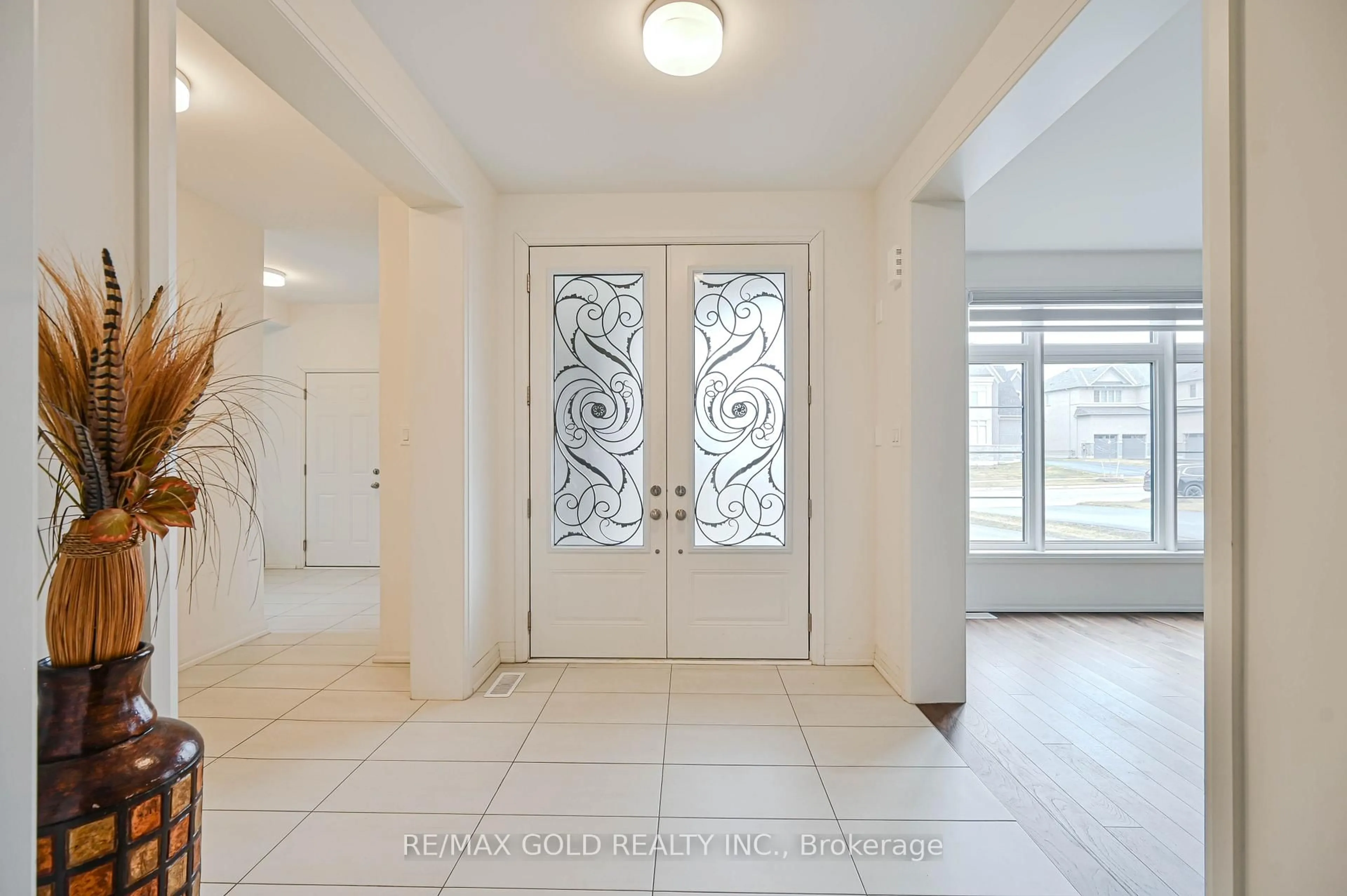 Indoor entryway for 5 Elderberry Way, Adjala-Tosorontio Ontario L0G 1W0