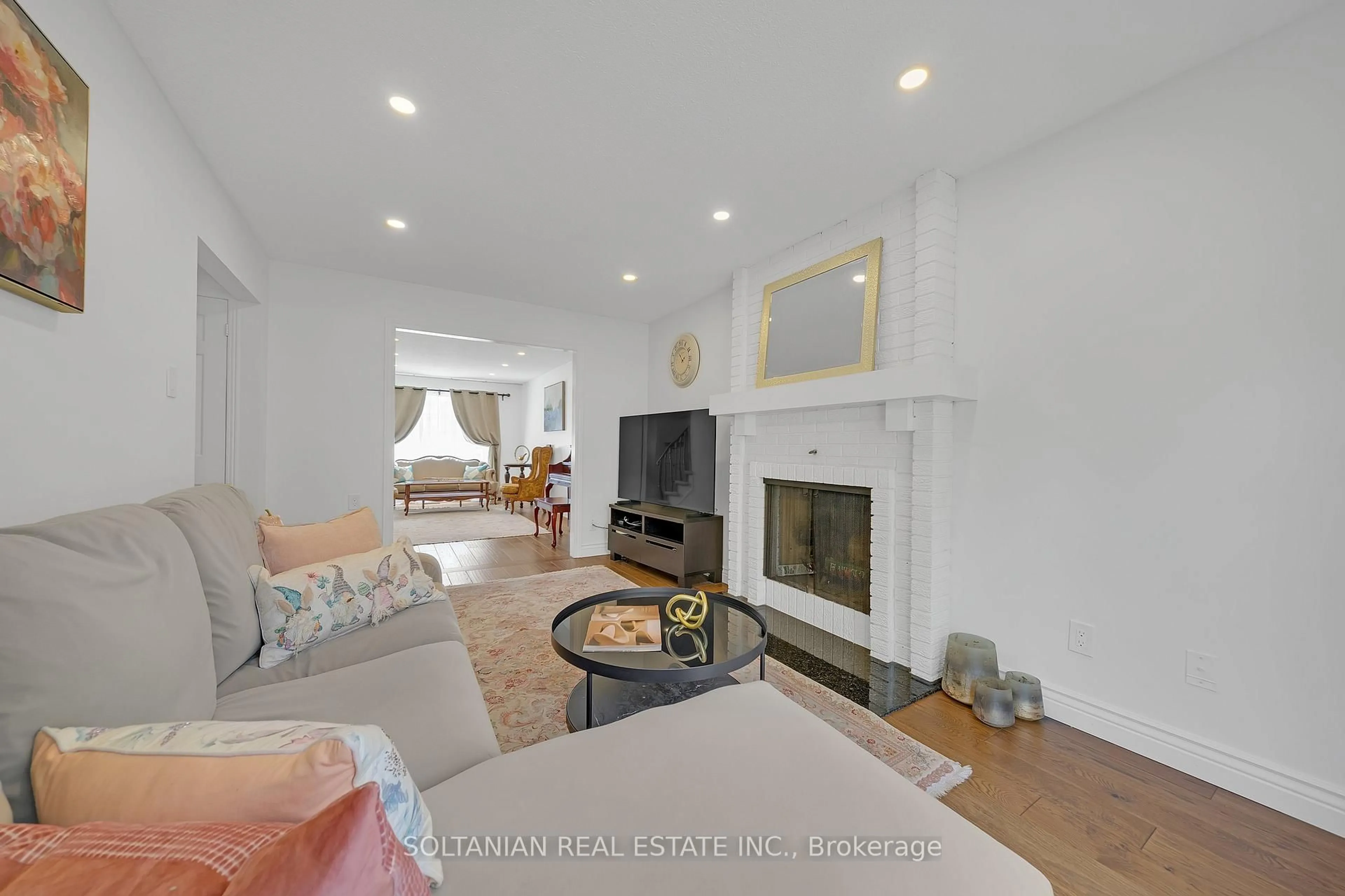 Living room with furniture, unknown for 54 Braeburn Dr, Markham Ontario L3T 4W8