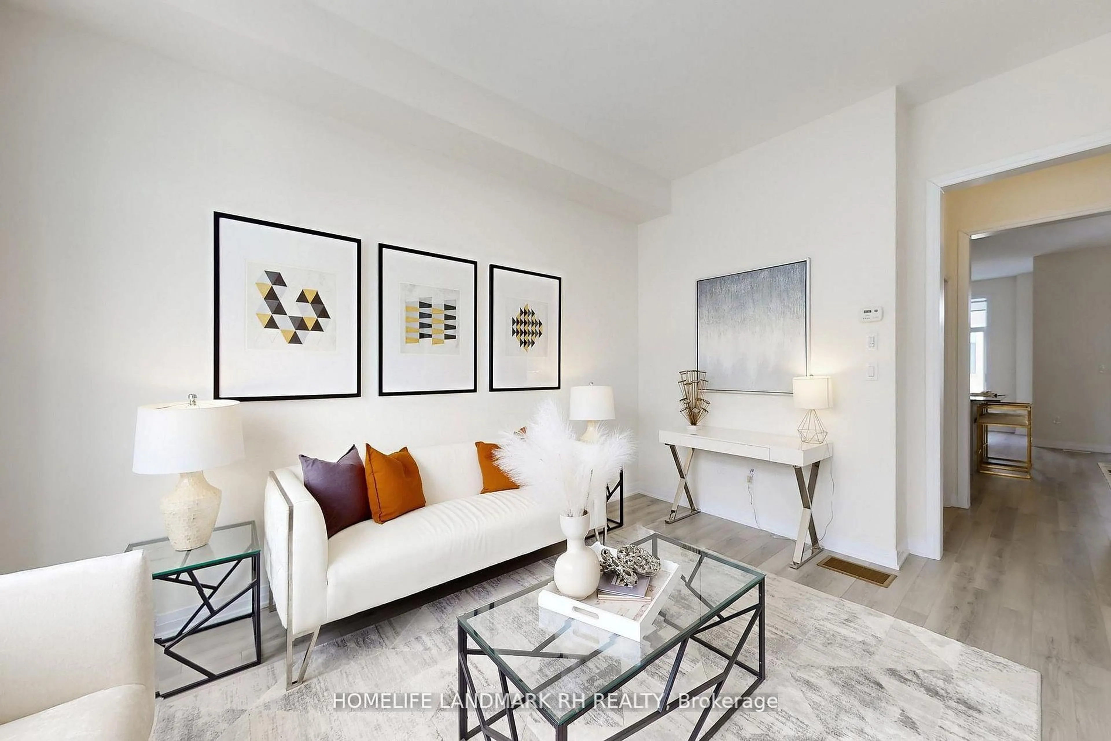 Living room with furniture, unknown for 10 RUSSEL WICE Ave, Richmond Hill Ontario L4S 0N7