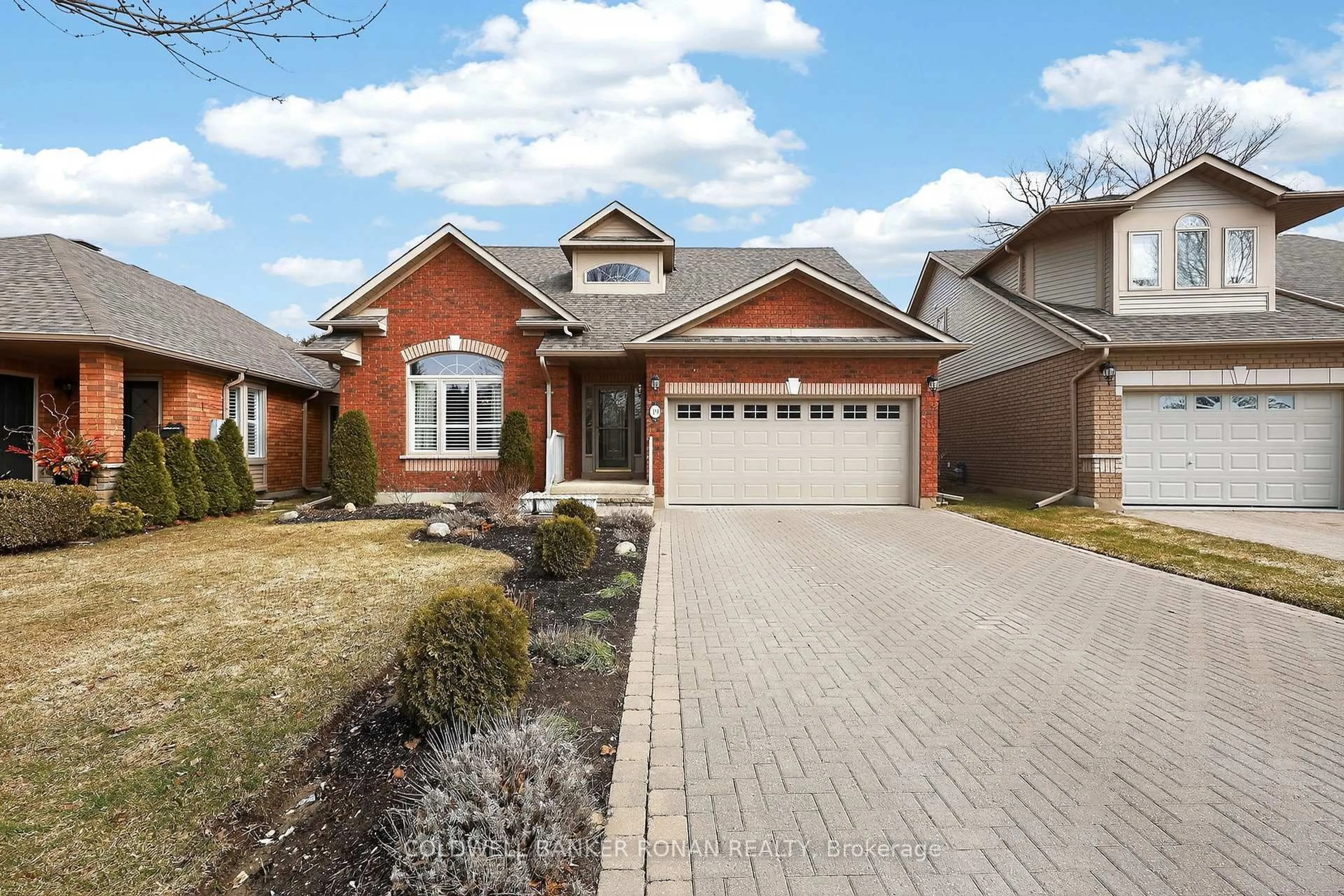 Home with brick exterior material, street for 19 Bella Vista Tr, New Tecumseth Ontario L9R 2B3
