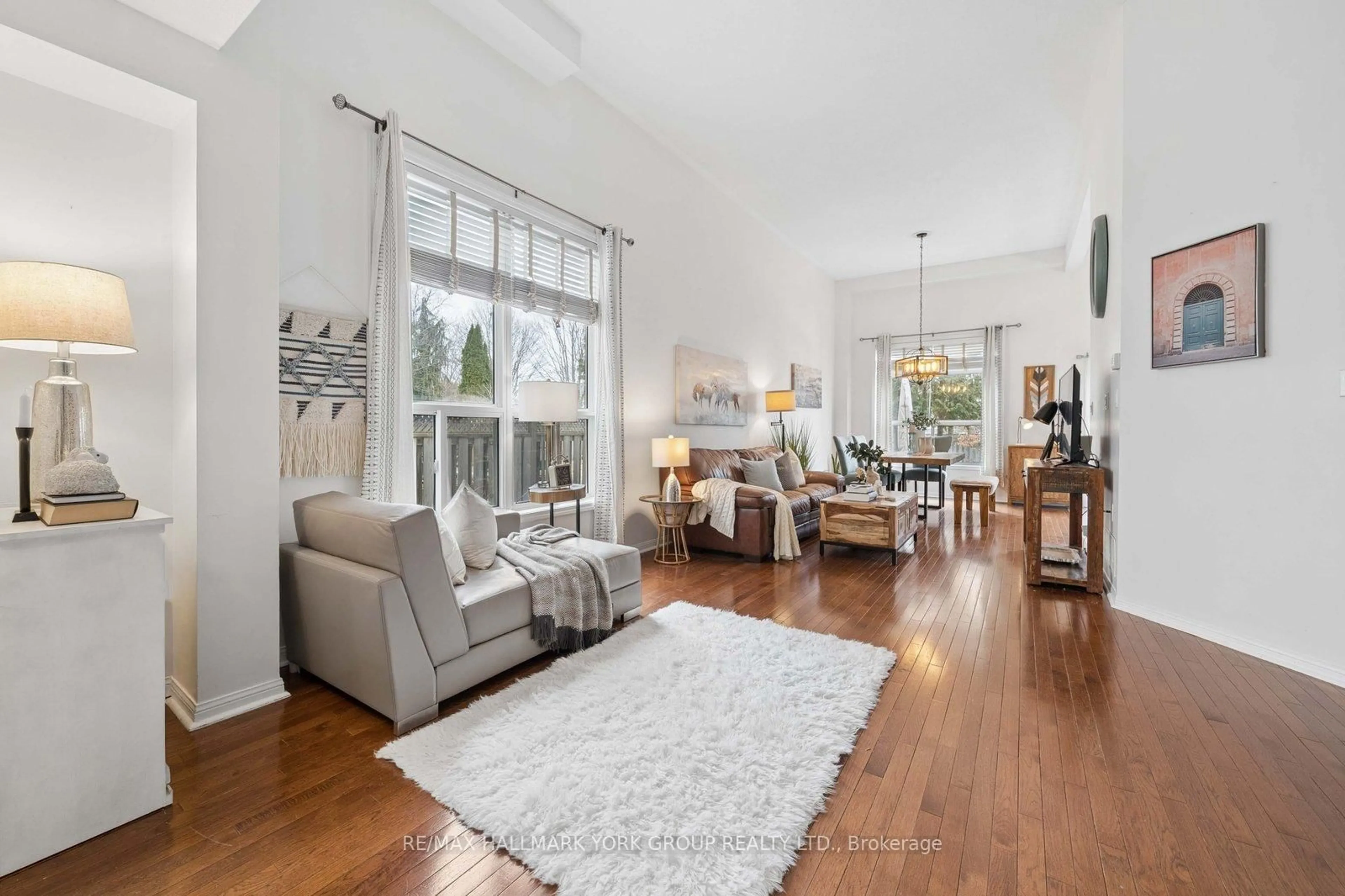 Living room with furniture, unknown for 161 Mainprize Cres, East Gwillimbury Ontario L0G 1M0