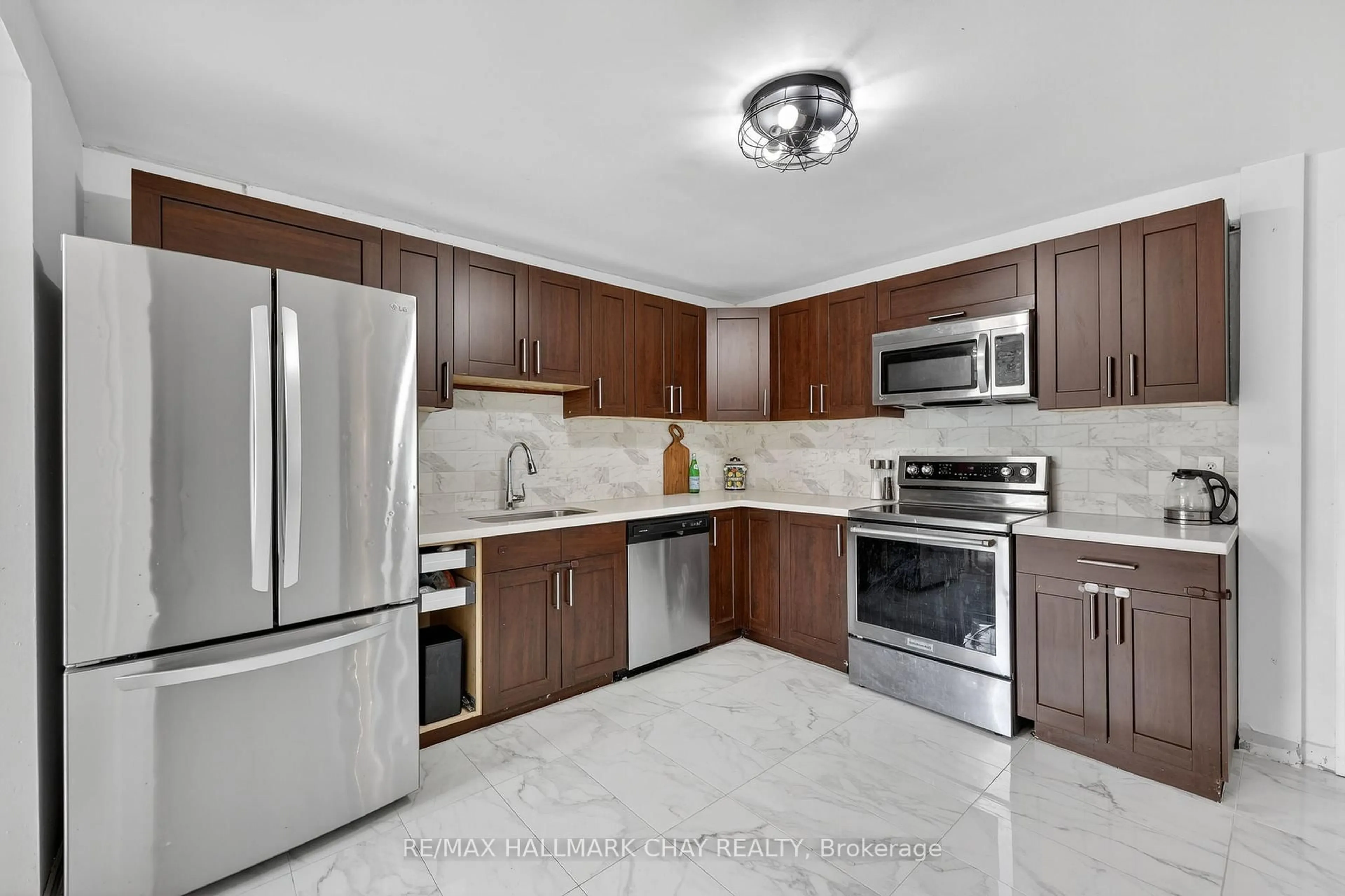 Unknown for 10 Wellington St, Innisfil Ontario L0L 1L0