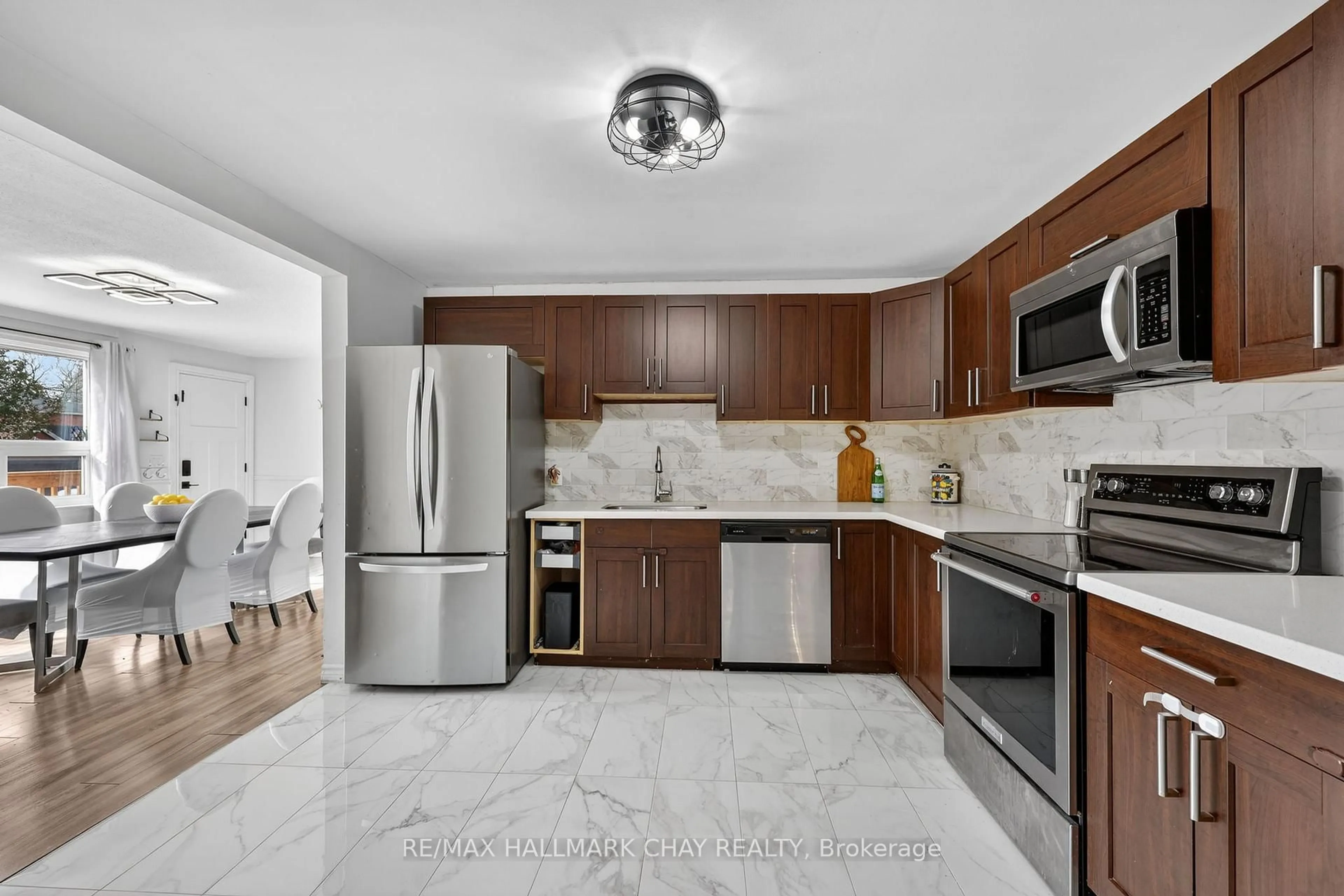 Unknown for 10 Wellington St, Innisfil Ontario L0L 1L0