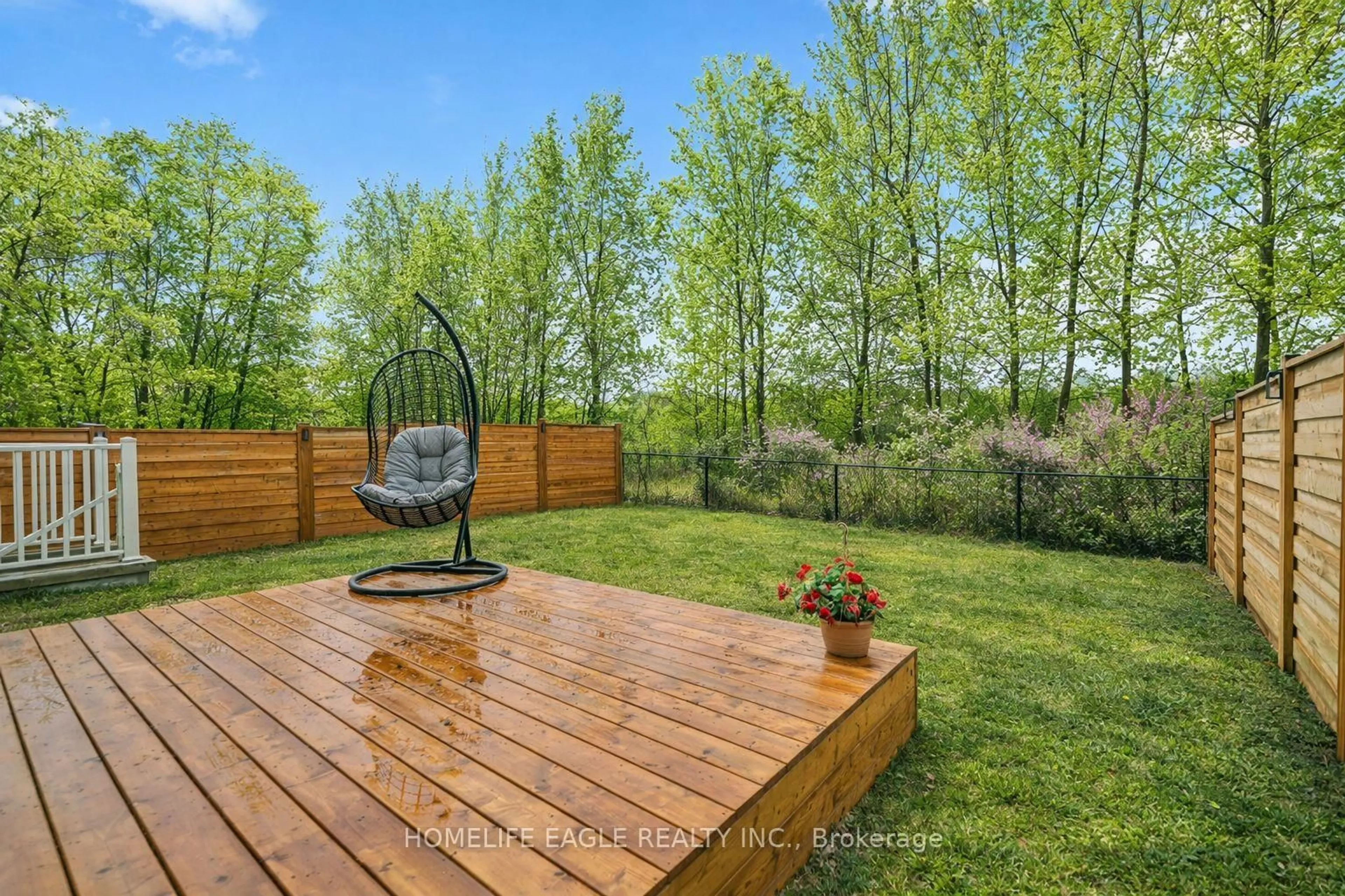 Patio, forest/trees view for 71 Woodhaven Ave, Aurora Ontario L4G 3Y2