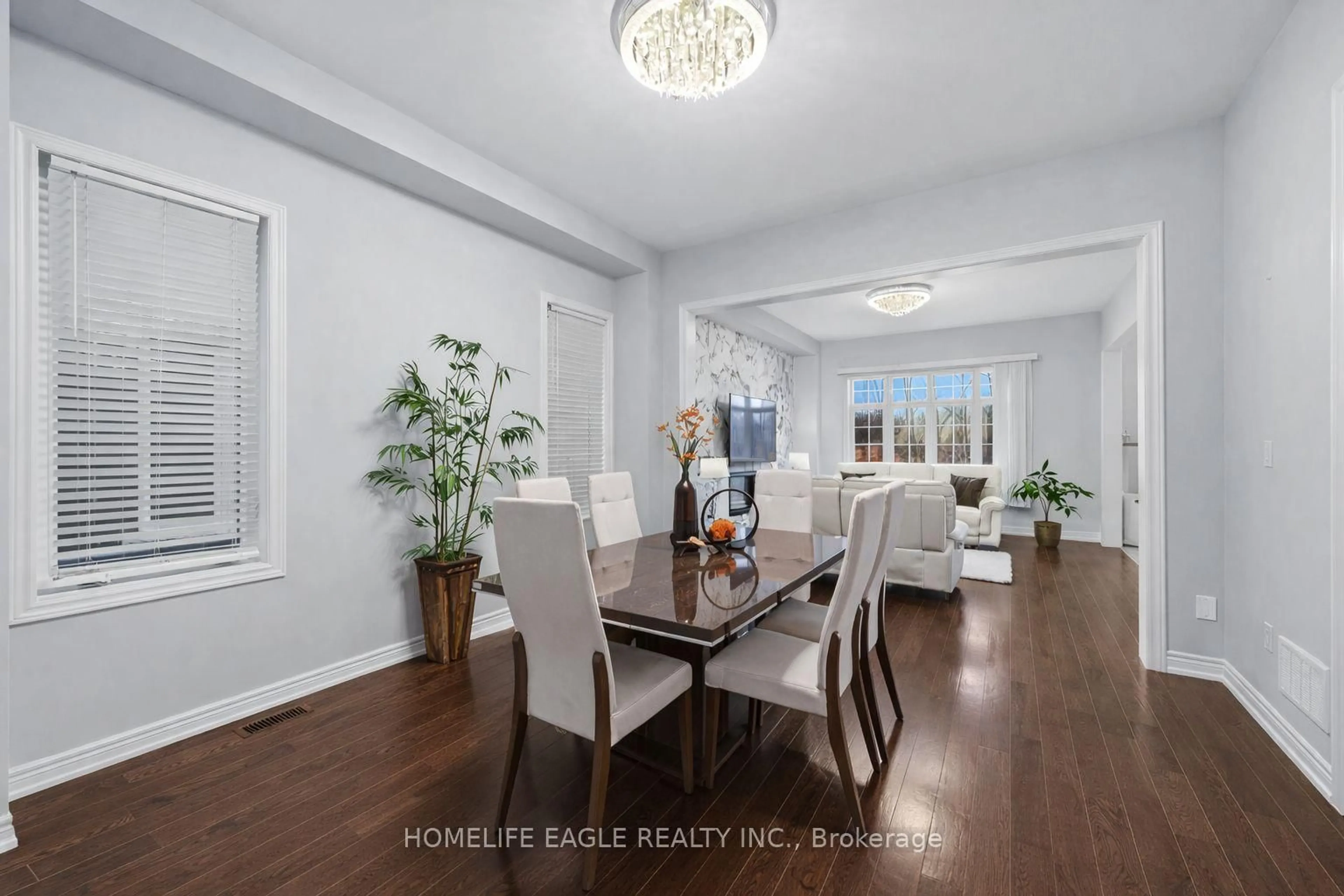 Dining room, unknown for 71 Woodhaven Ave, Aurora Ontario L4G 3Y2