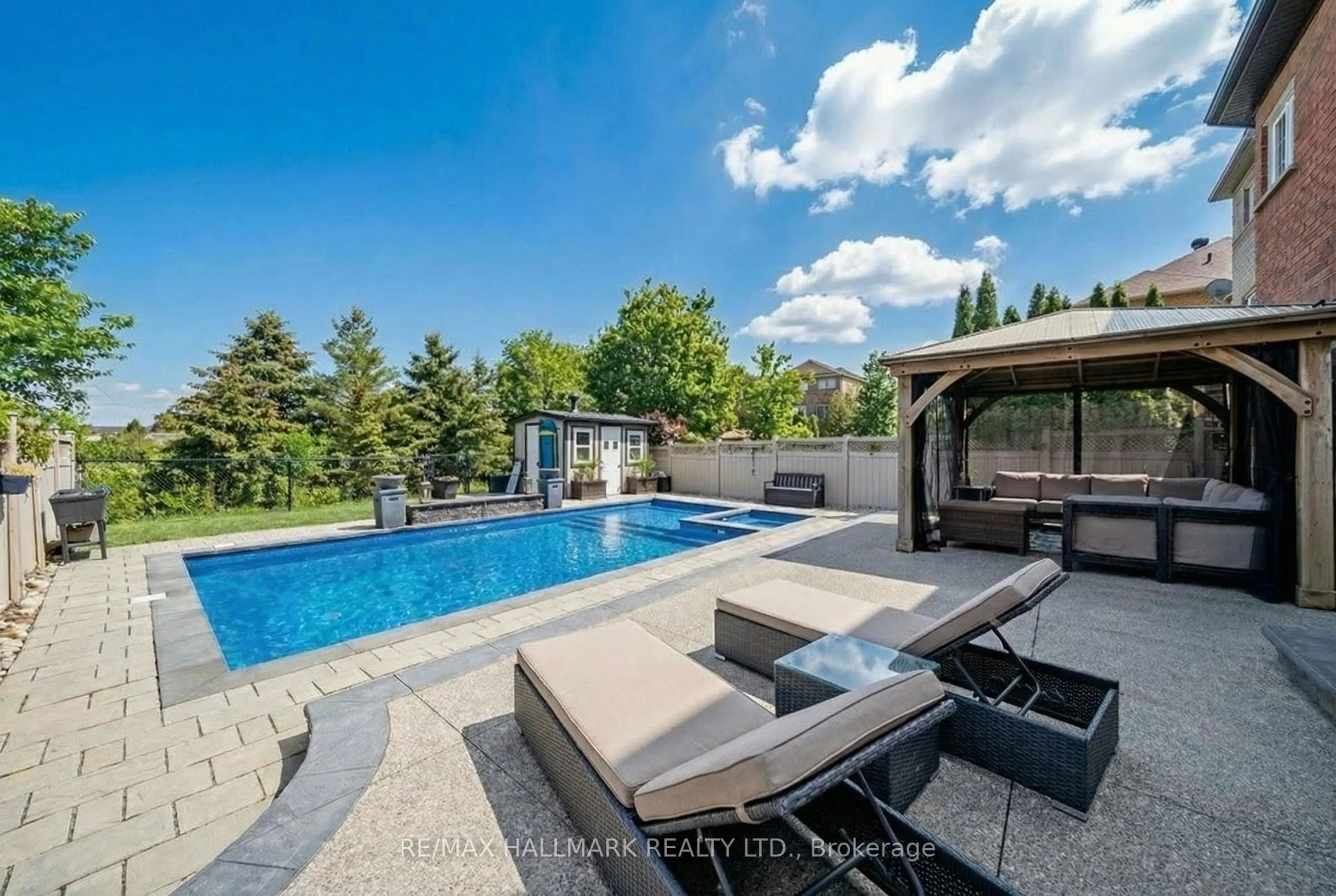 Pool for 215 Vellore Woods Blvd, Vaughan Ontario L4H 1Y5