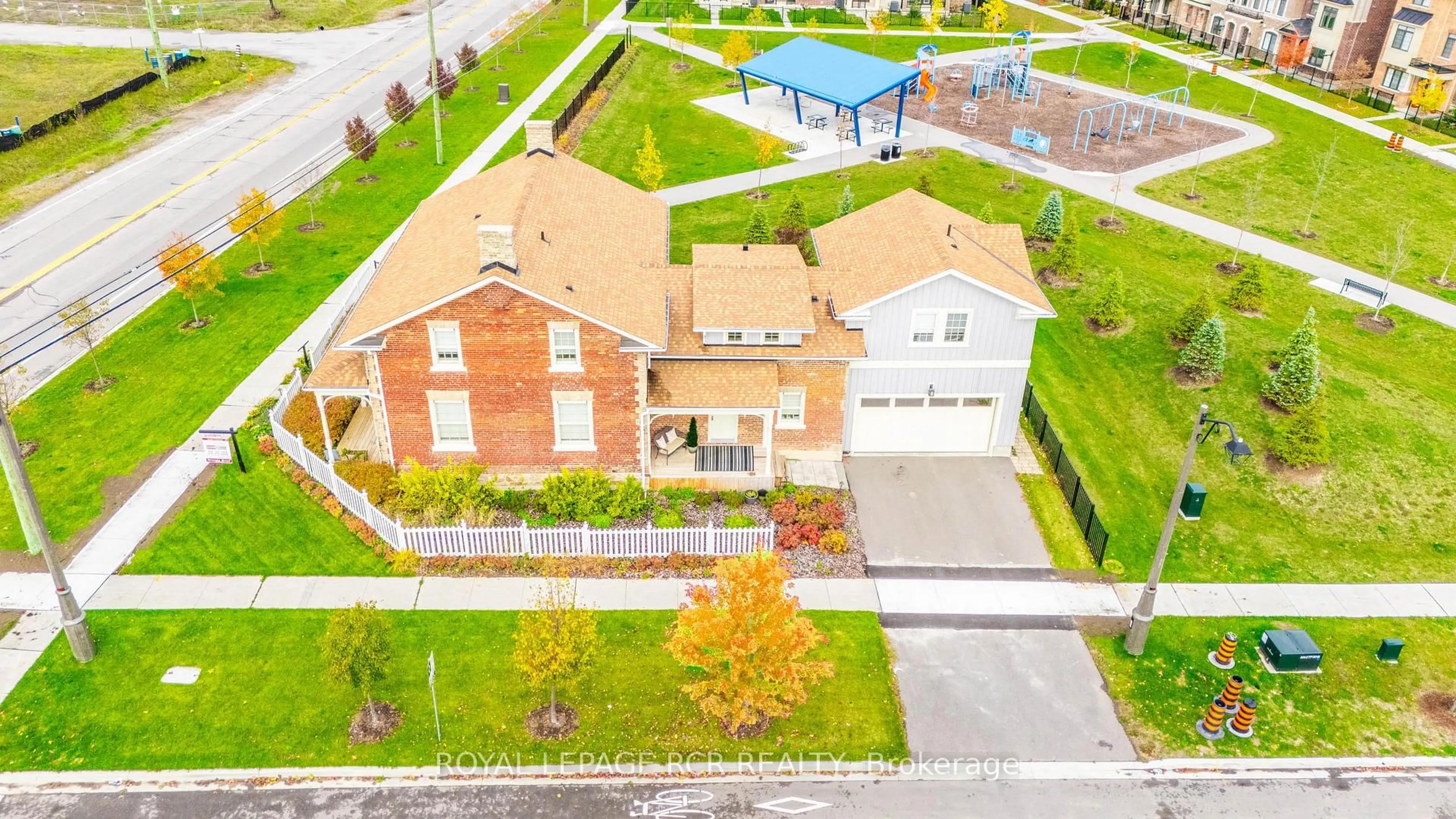 A pic from outside/outdoor area/front of a property/back of a property/a pic from drone, street for 10961 Victoria Square Blvd, Markham Ontario L6C 1J5