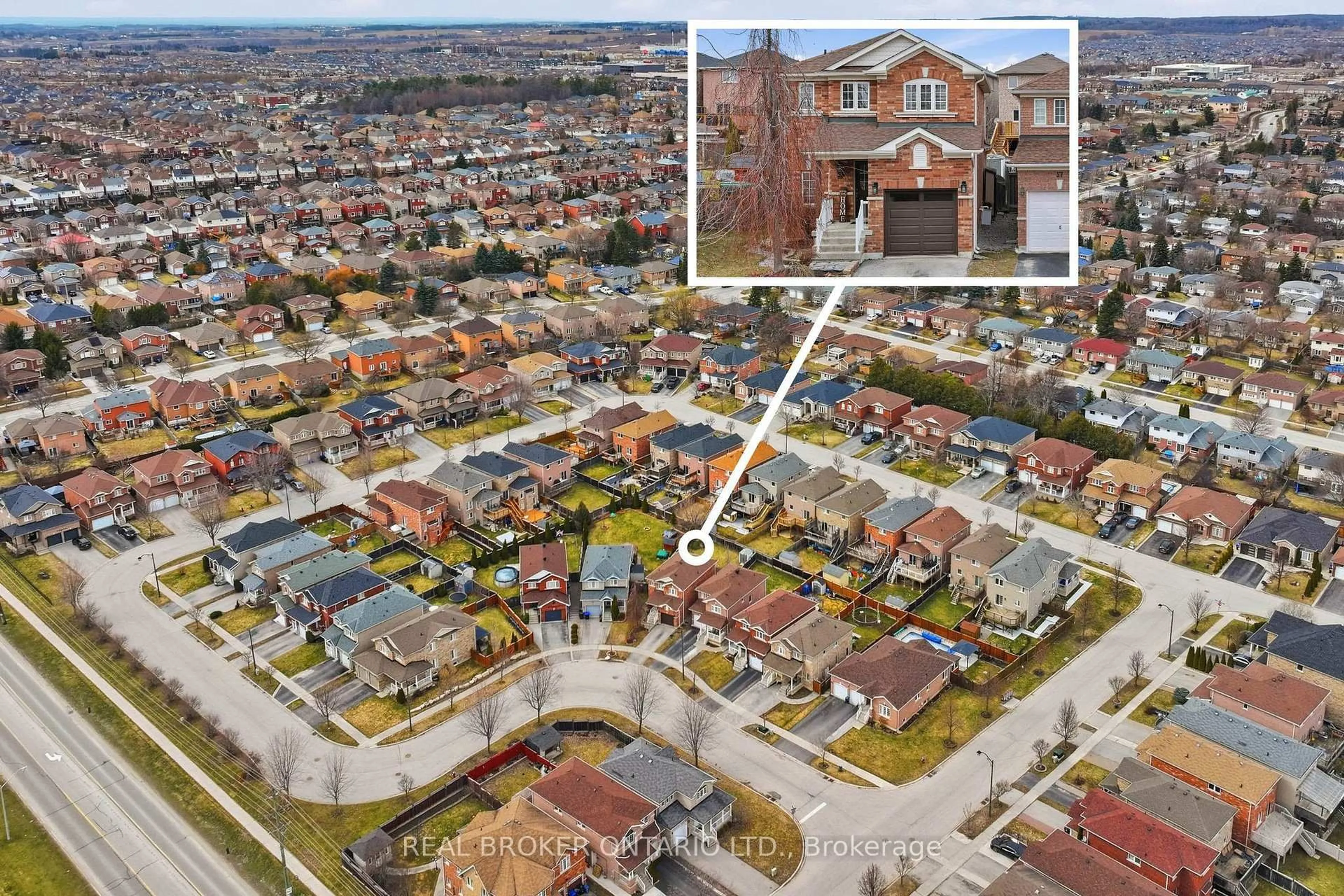 A pic from outside/outdoor area/front of a property/back of a property/a pic from drone, street for 55 Christina Cres, Bradford West Gwillimbury Ontario L3Z 0B1