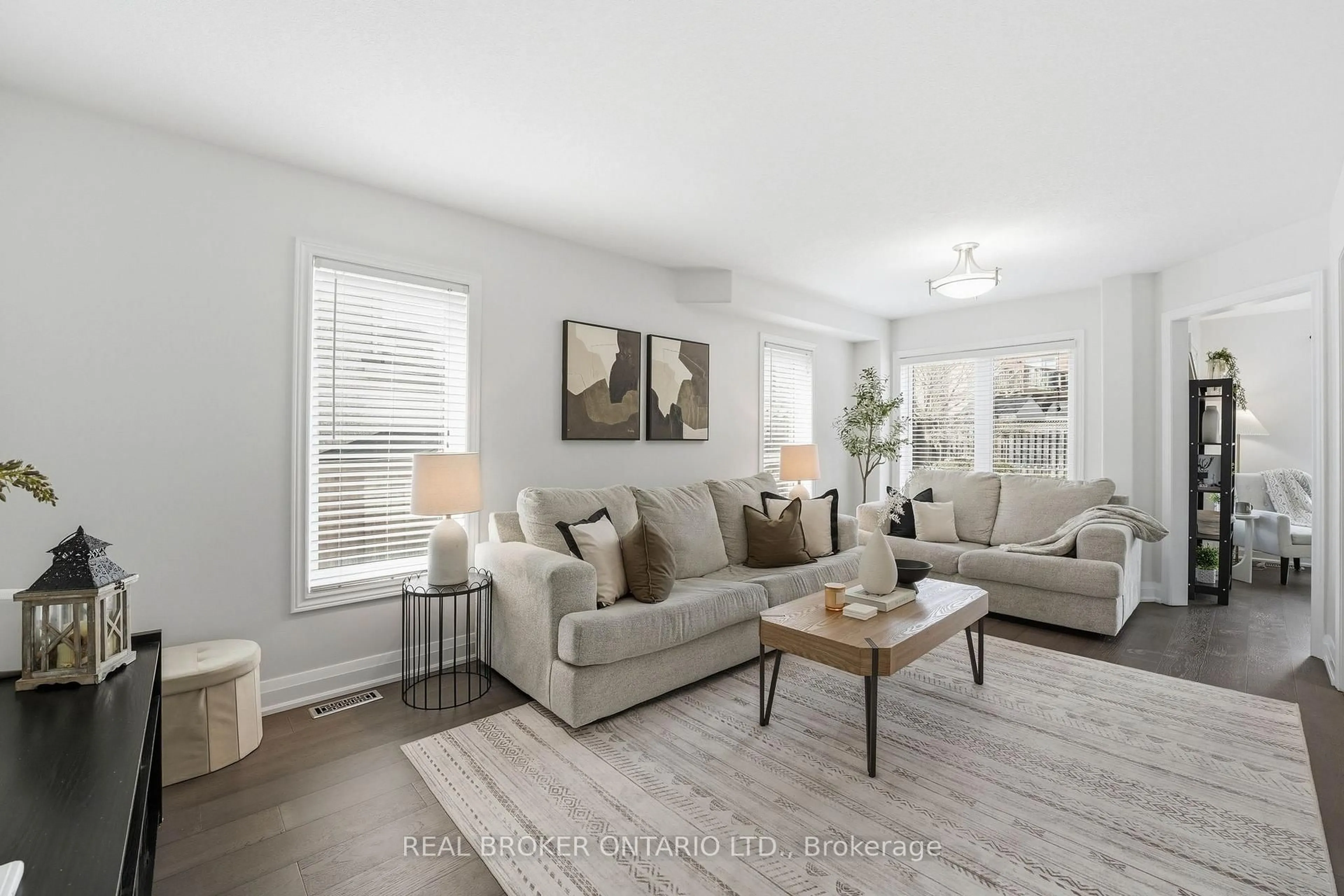 Living room with furniture, unknown for 55 Christina Cres, Bradford West Gwillimbury Ontario L3Z 0B1