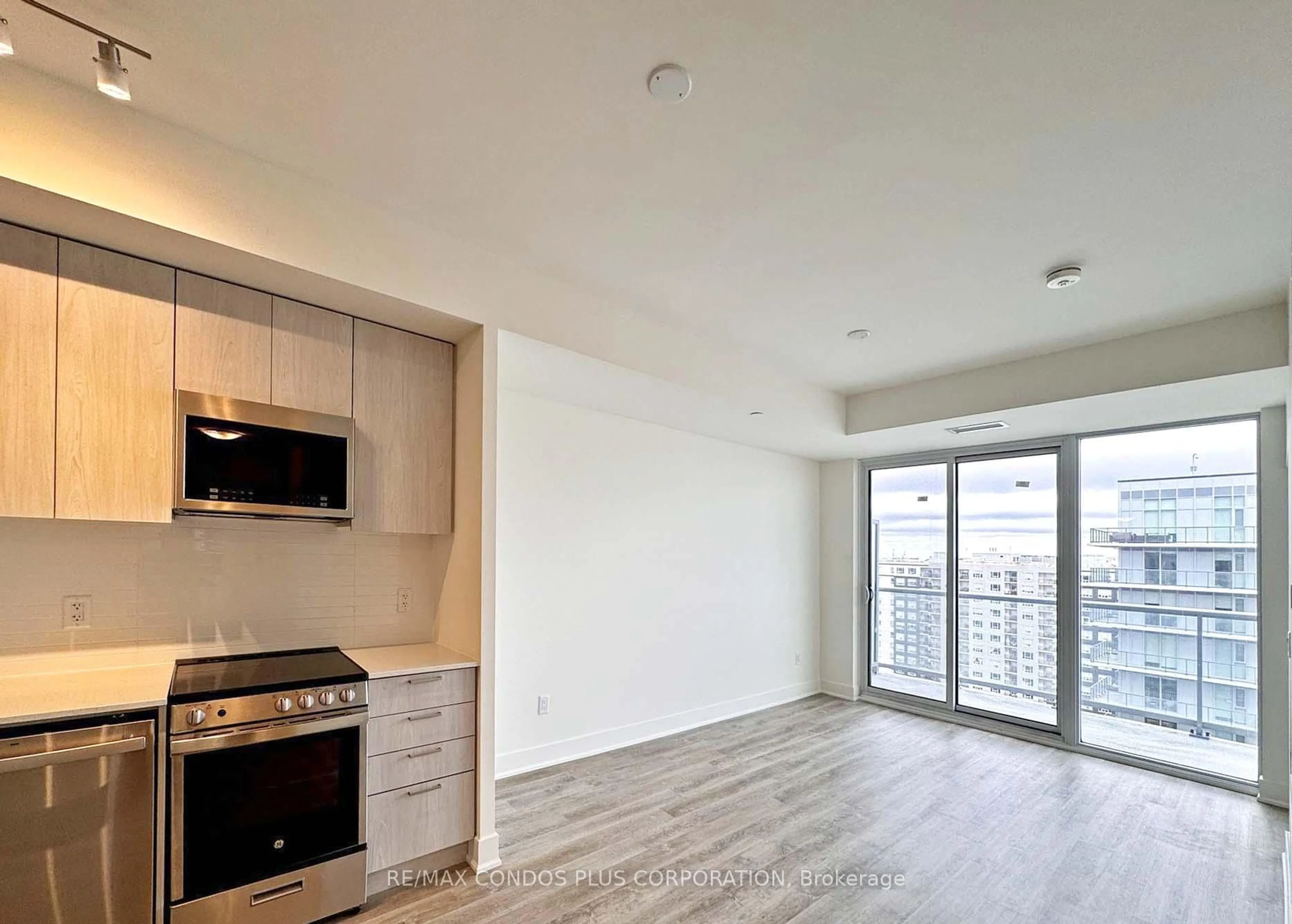 Open concept kitchen, unknown for 185 Deerfield Rd #1302, Newmarket Ontario L3Y 0G7