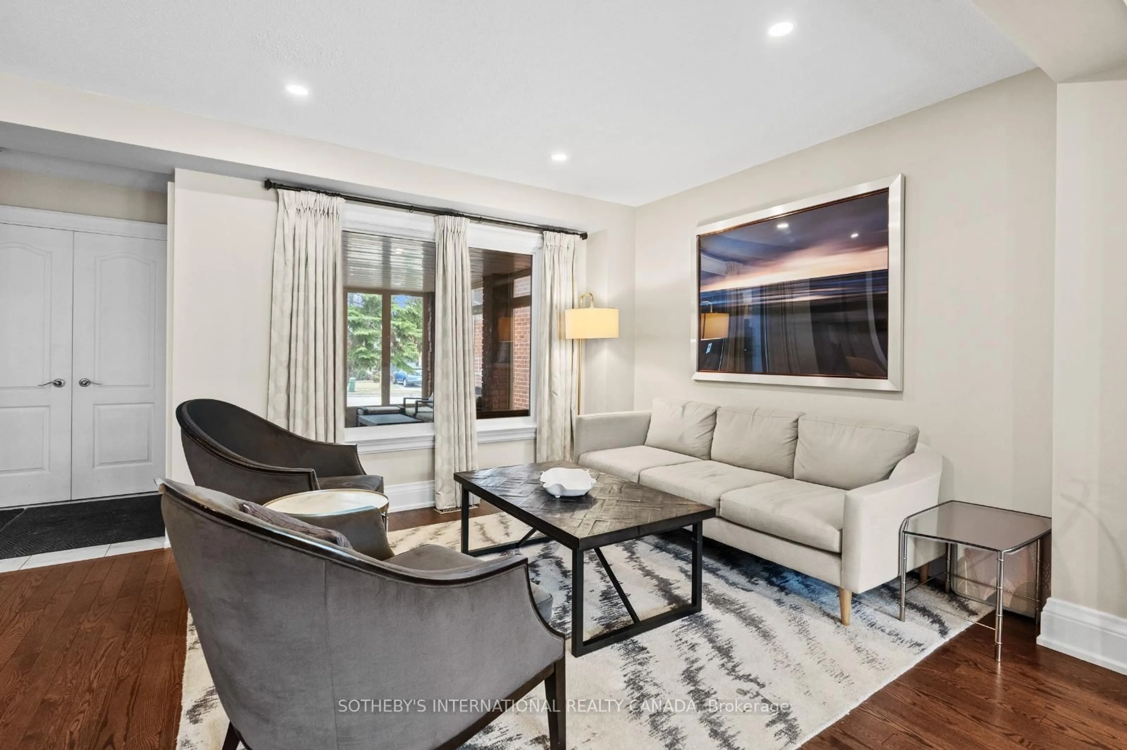 Living room with furniture, unknown for 388 Brownridge Dr, Vaughan Ontario L4J 5Y2