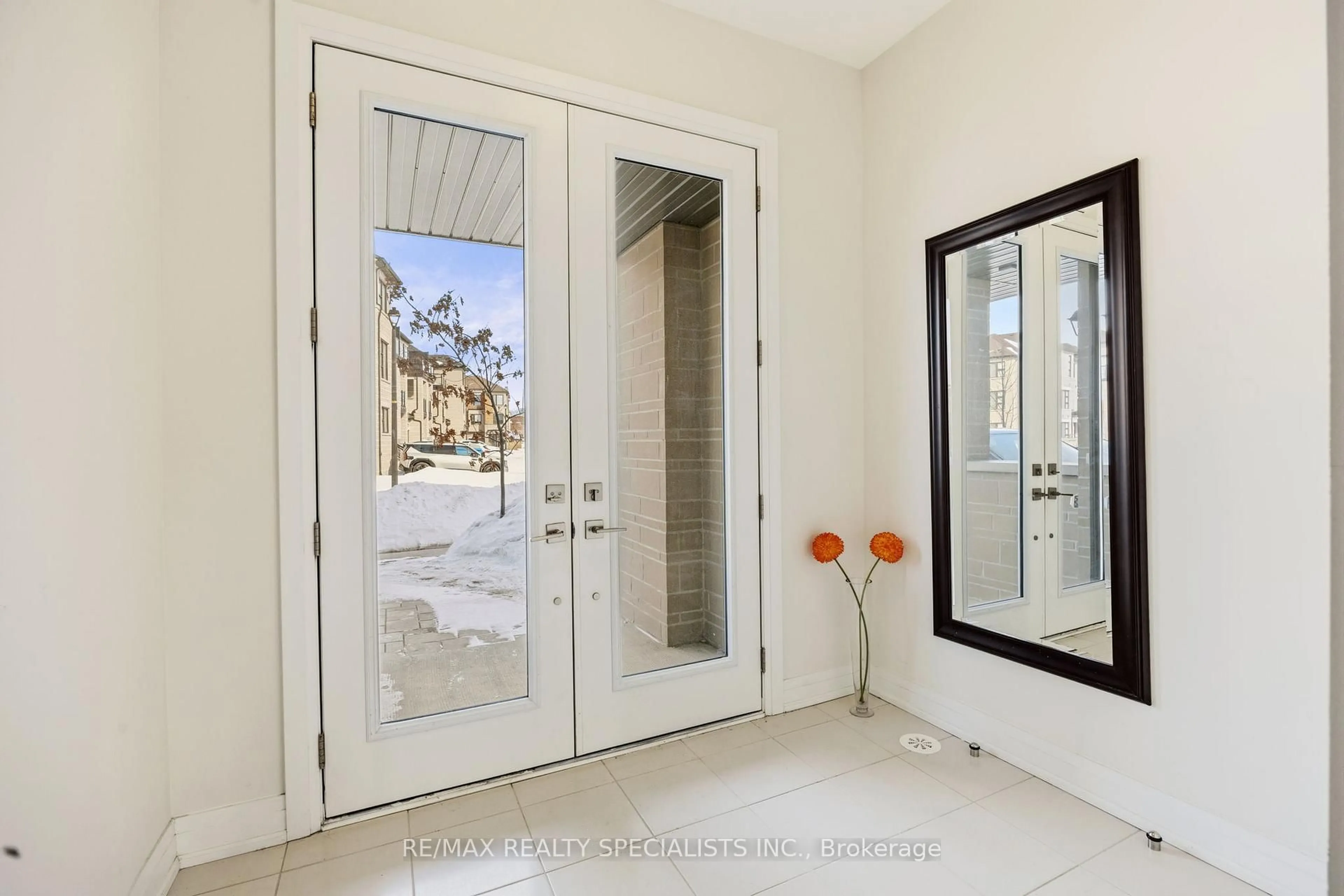 Indoor entryway for 324 Laplante St, Newmarket Ontario L3X 0M8