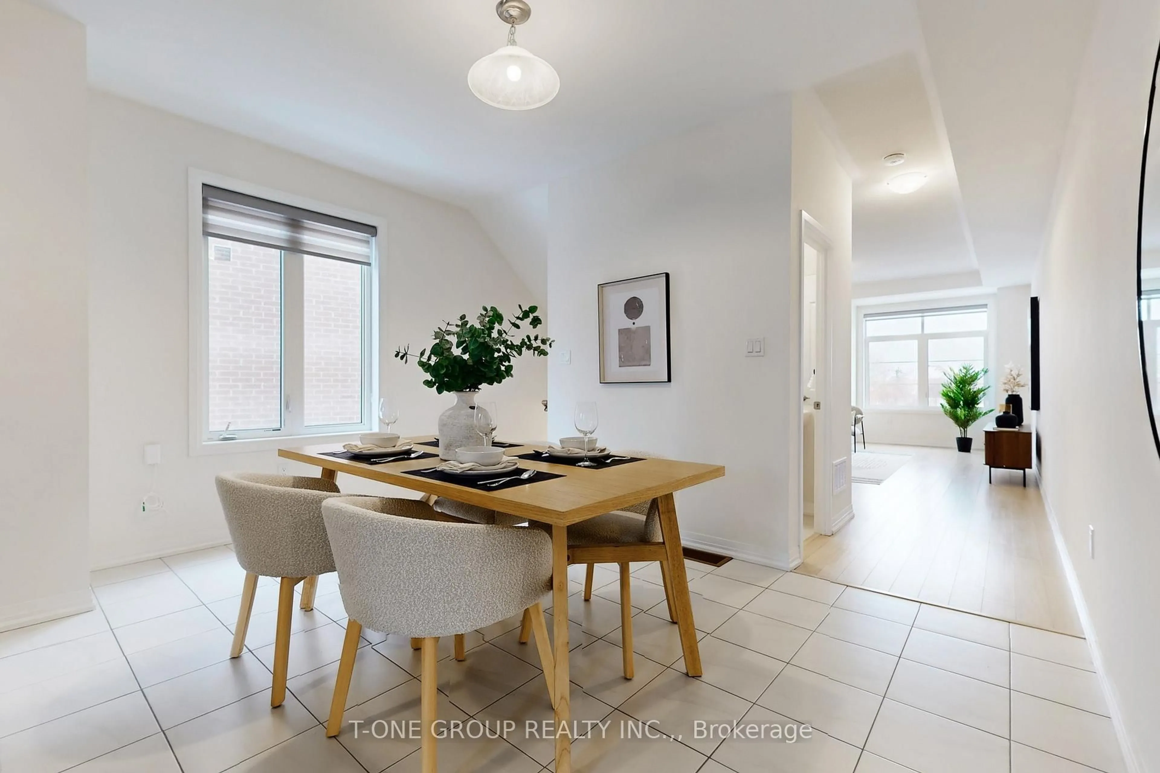Dining room, ceramic/tile floor for 32 Stoeber Lane, Markham Ontario L6B 0S1