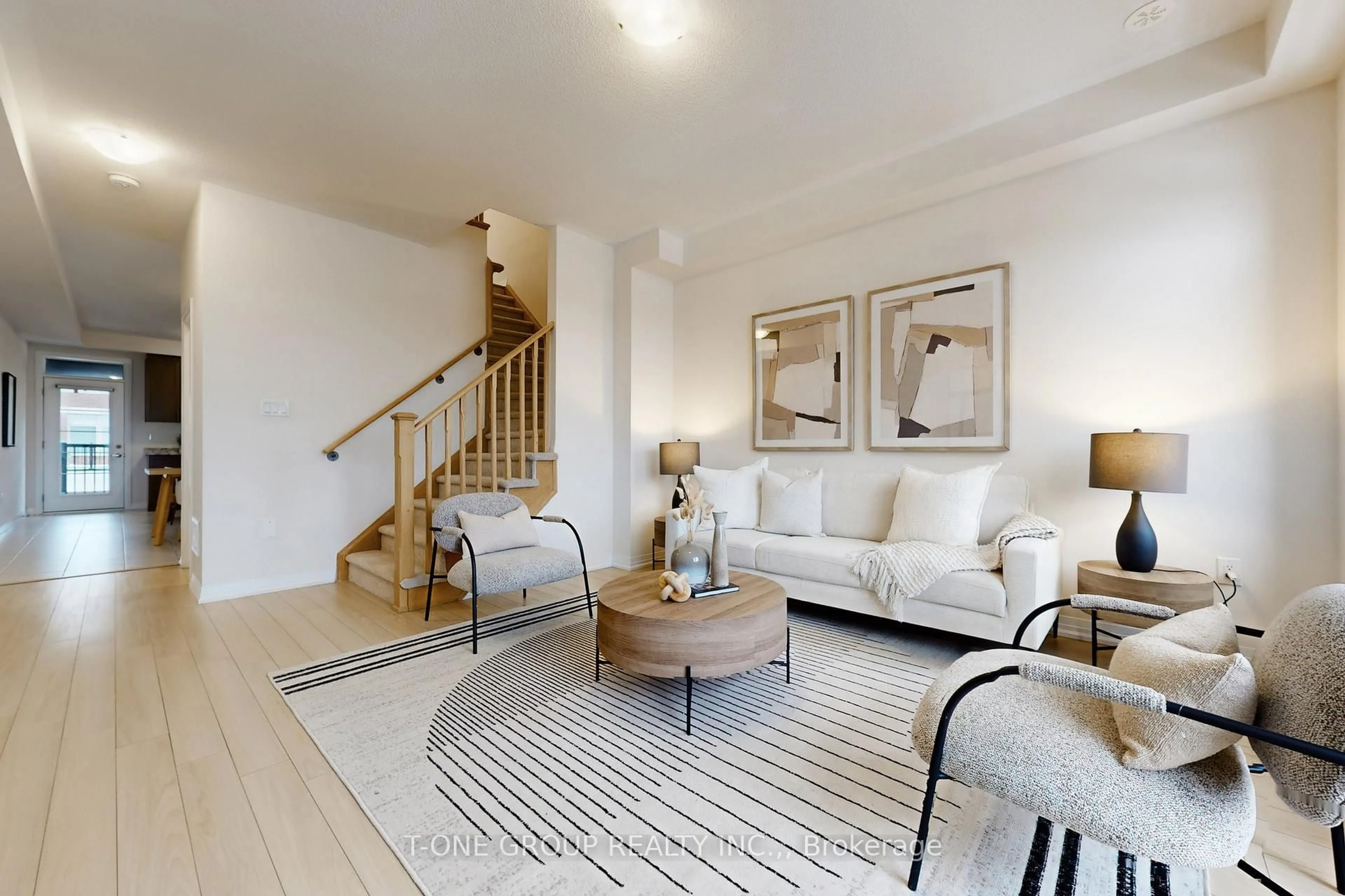 Living room with furniture, carpet floor for 32 Stoeber Lane, Markham Ontario L6B 0S1