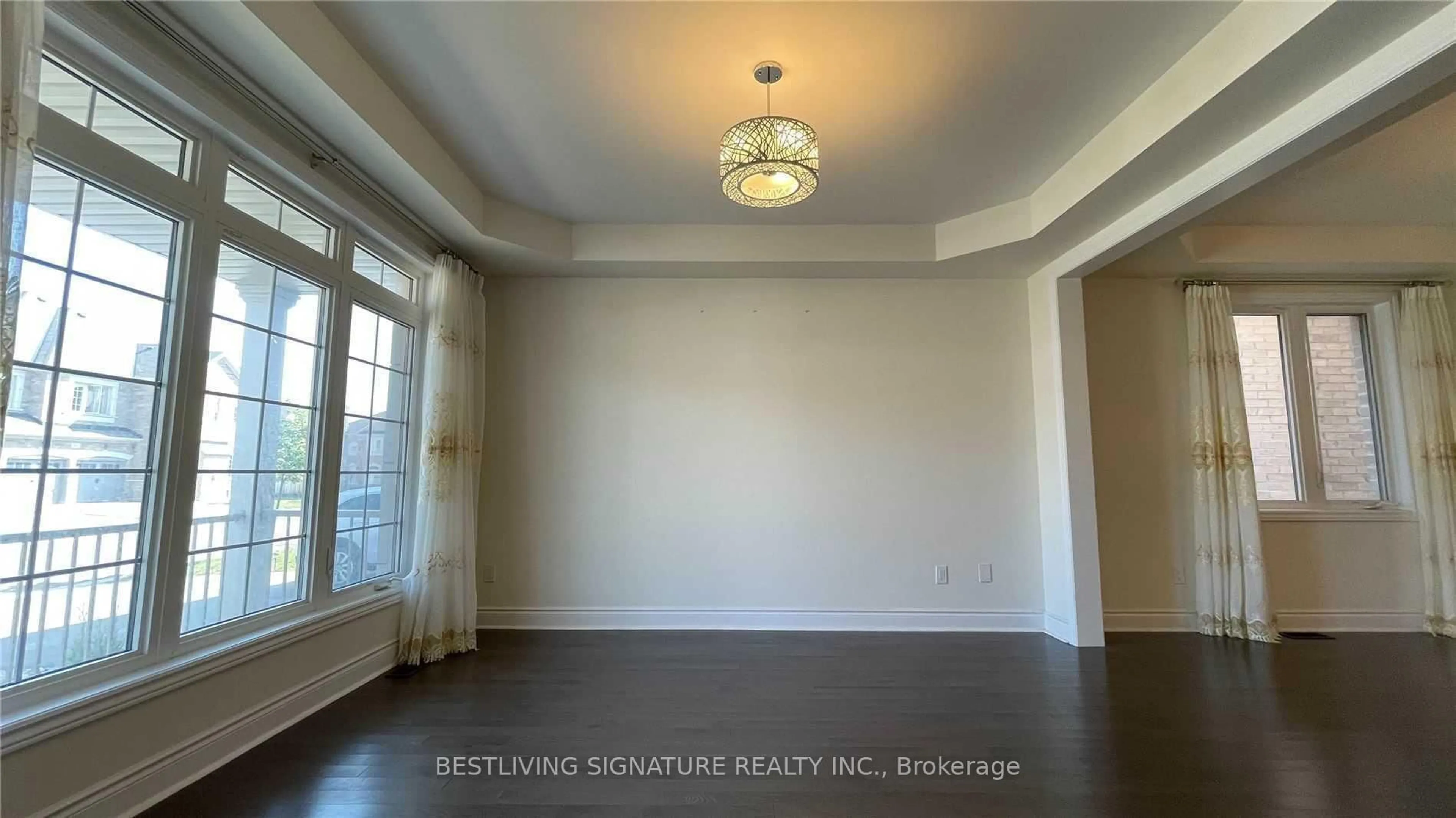 A pic of a room for 1066 Harden Tr, Newmarket Ontario L3X 0H9