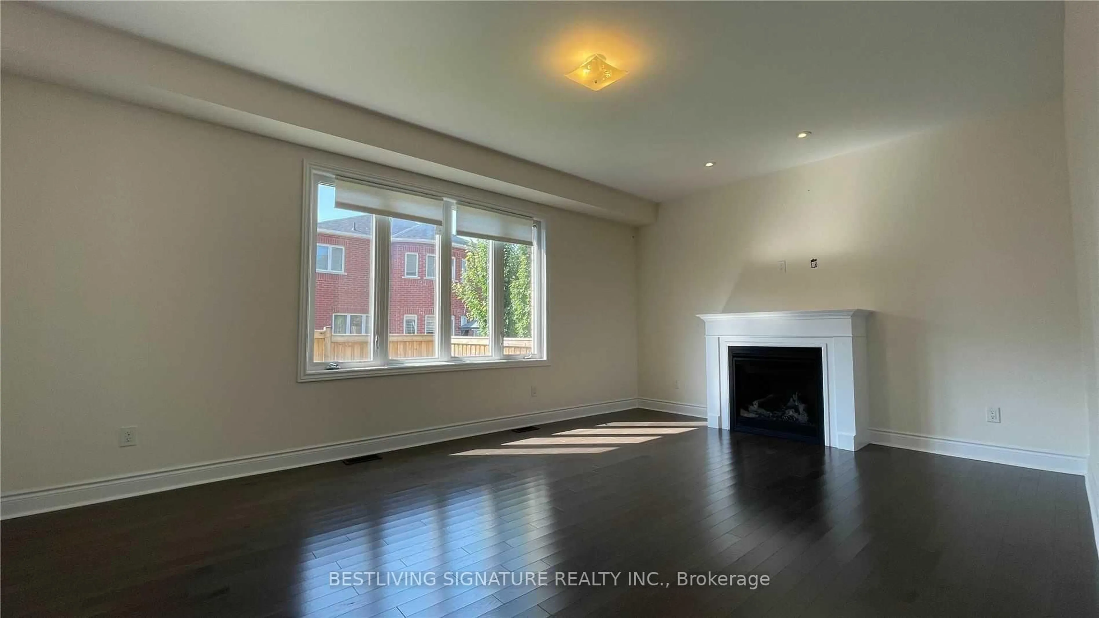 A pic of a room for 1066 Harden Tr, Newmarket Ontario L3X 0H9