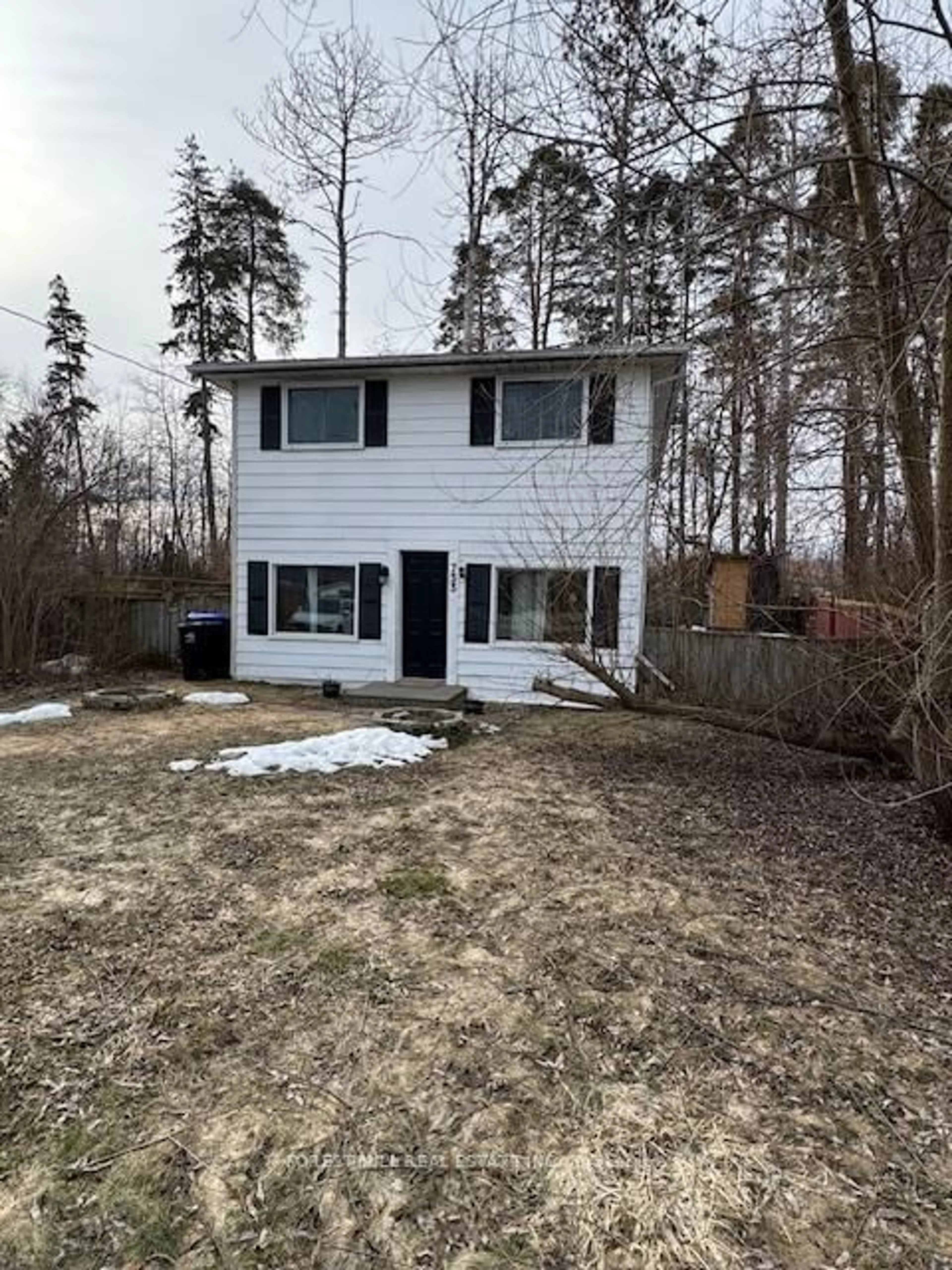 A pic from outside/outdoor area/front of a property/back of a property/a pic from drone, street for 733 Park Rd, Innisfil Ontario L9S 2E1