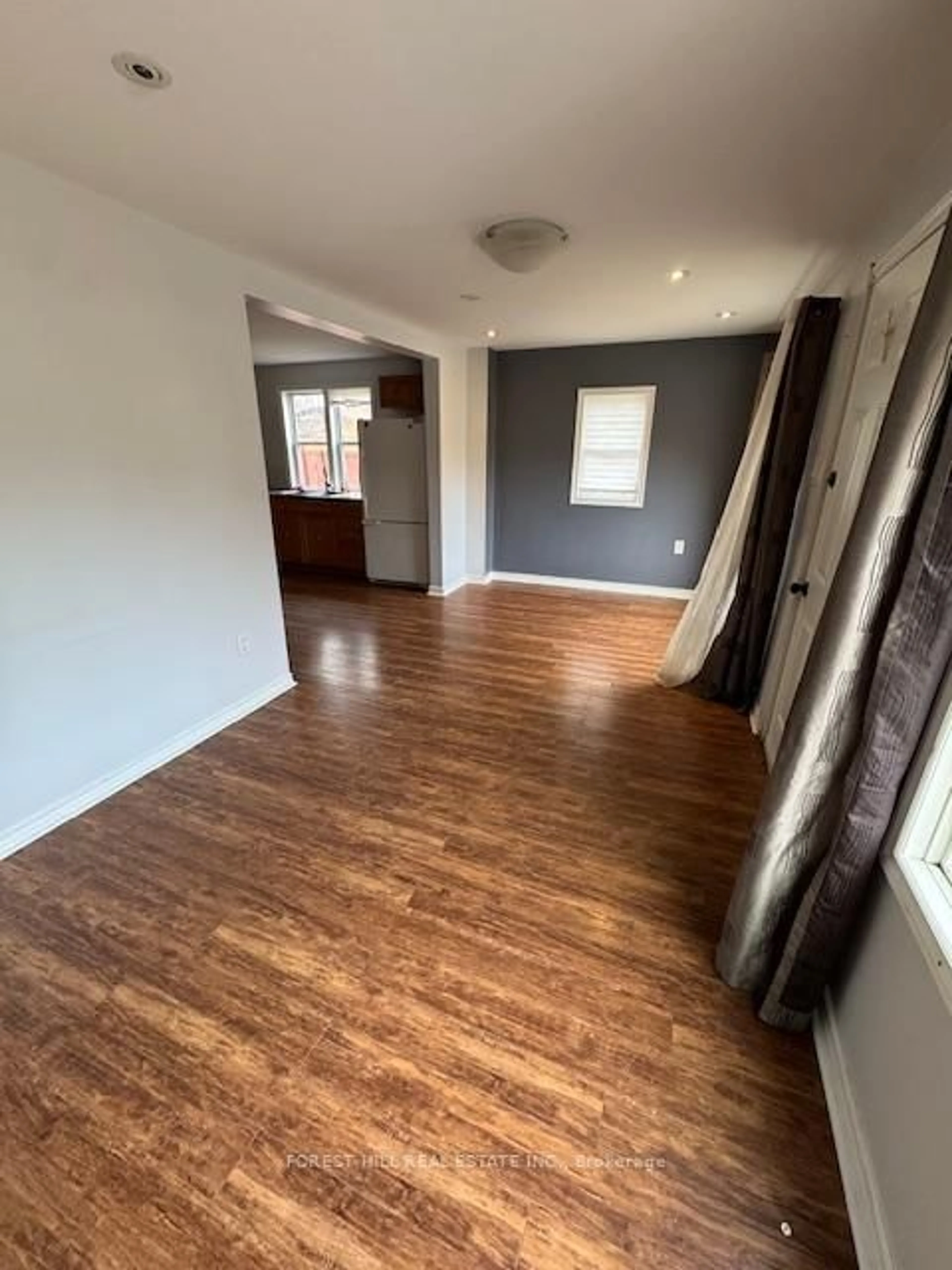 A pic of a room for 733 Park Rd, Innisfil Ontario L9S 2E1