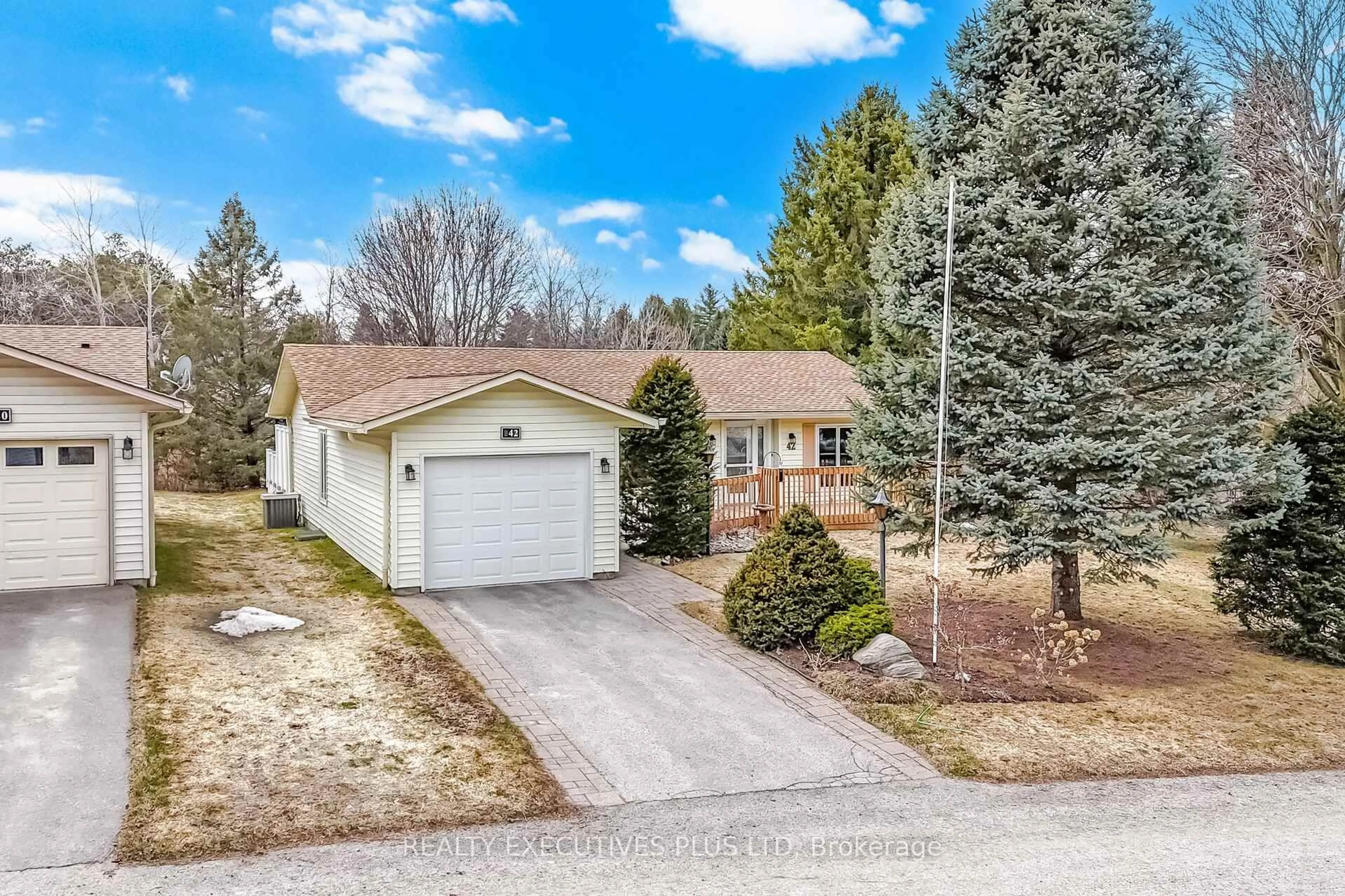 A pic from outside/outdoor area/front of a property/back of a property/a pic from drone, street for 42 Tecumseth Pines Dr, New Tecumseth Ontario L0G 1W0