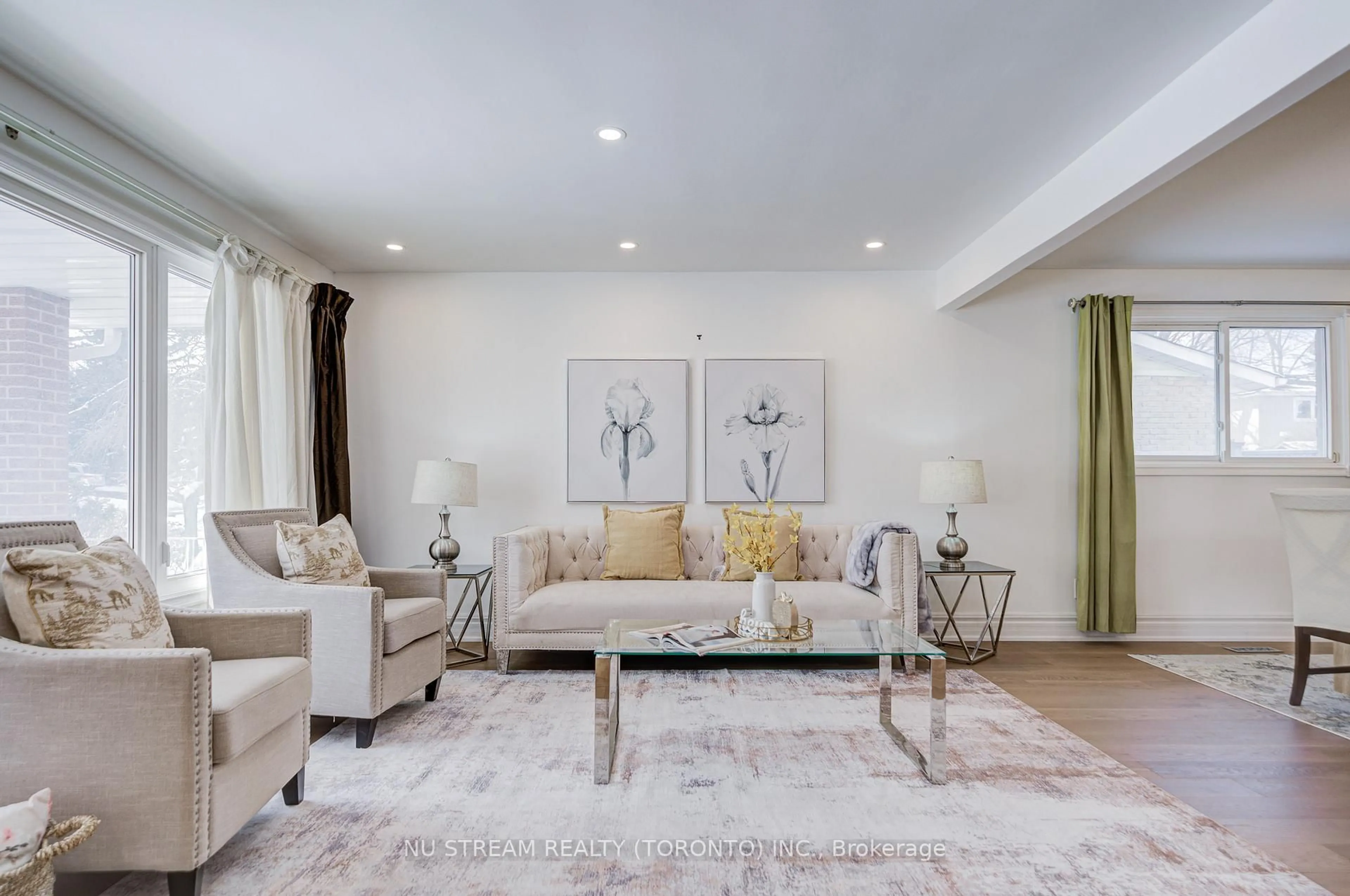 Living room with furniture, carpet floor for 8 Hemingway Cres, Markham Ontario L3R 2A4