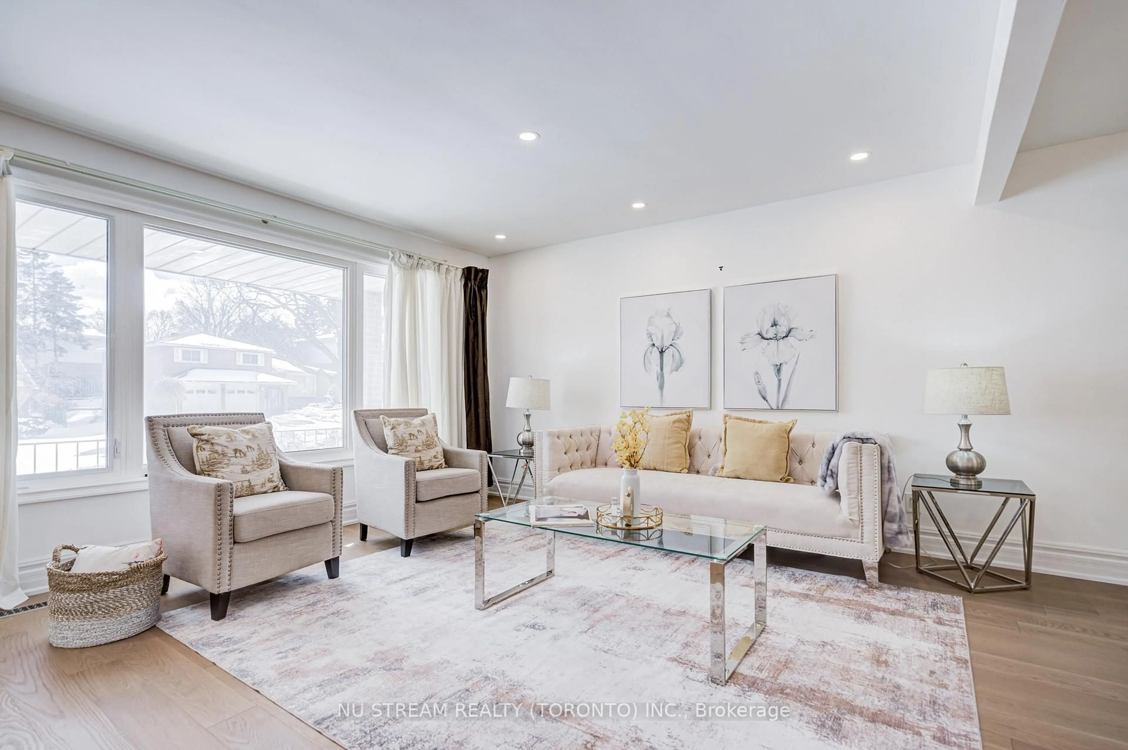 Living room with furniture, unknown for 8 Hemingway Cres, Markham Ontario L3R 2A4