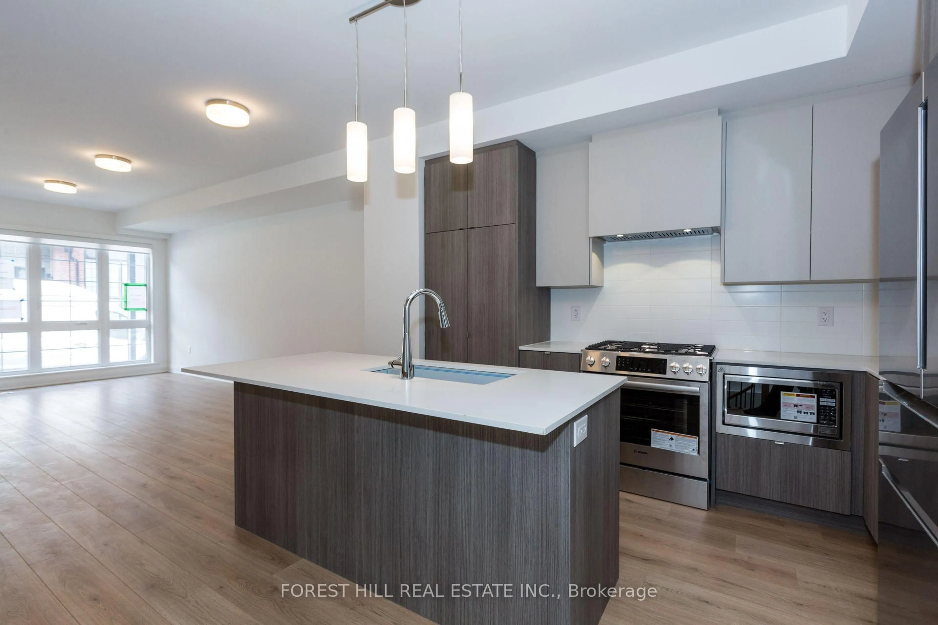 Open concept kitchen, wood/laminate floor for 138 Alton Cres, Vaughan Ontario L4J 0M1