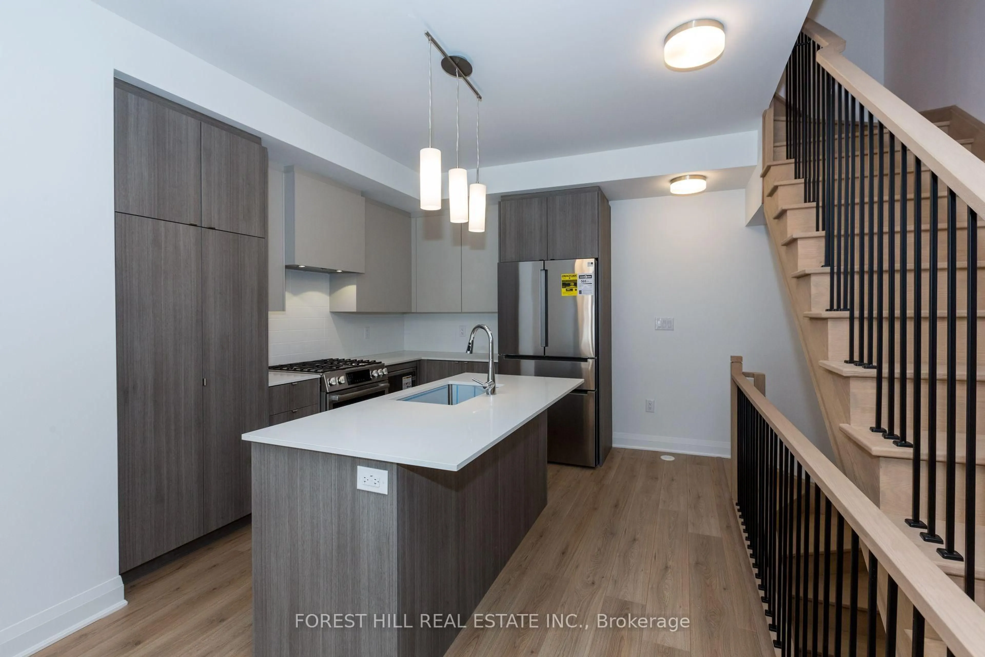 Open concept kitchen, unknown for 138 Alton Cres, Vaughan Ontario L4J 0M1